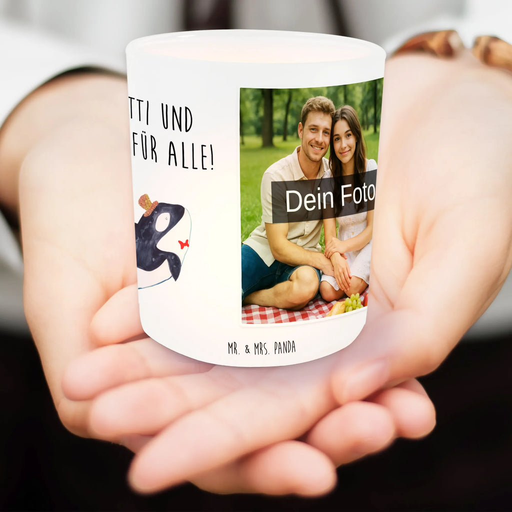 Personalisiertes Foto Windlicht Orca Zylinder Windlicht Balkon, Teelichthalter mit Foto, Teelichthalter mit Wunschfoto, Windlicht Kerzenhalter, Windlicht Wohnzimmer, Windlicht Boho, Windlicht Romantisch, Windlicht Handgemacht, Teelichthalter Outdoor mit Foto, Windlicht mit Foto, Windlicht Skandinavisch, Windlicht Terrasse, Windlicht Garten mit Foto, Windlicht Klein, Windlicht Glas mit Wunschfoto, Windlicht Design, Windlicht Groß, Windlicht Laterne, Windlicht Outdoor, Windlicht Modern, Windlicht Vintage mit Foto, Windlichter mit Foto, Foto Teelichthalter, Windlicht Für Draußen, Windlicht Dekoration mit Foto, Teelicht Glas mit Foto, Windlicht Nachhaltig, Windlicht Geschenk, Windlicht Draußen selber gestalten, Teelichthalter für draußen selber gestalten, Meerestiere, Meer, Urlaub, Fete, Narwal, Glitzer, Konfetti, Glückwunsch, Fest, Geburtstag, Feier, Glitter, Orca