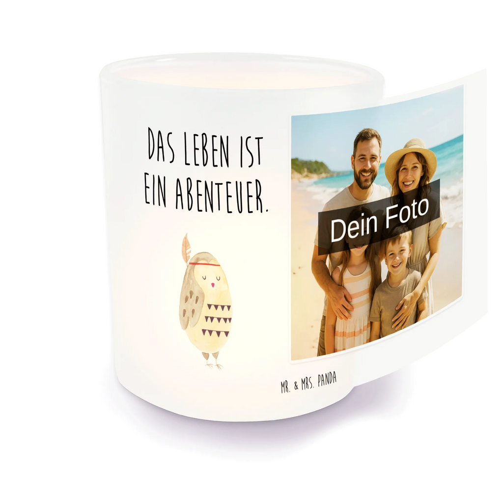 Personalisiertes Foto Windlicht Eule Federschmuck Teelichthalter für draußen selber gestalten, Windlicht Dekoration mit Foto, Windlicht Balkon, Foto Teelichthalter, Windlicht Design, Windlicht Nachhaltig, Teelichthalter Outdoor mit Foto, Windlicht Boho, Windlicht Für Draußen, Teelichthalter mit Wunschfoto, Windlicht Kerzenhalter, Windlicht Groß, Windlicht Terrasse, Teelicht Glas mit Foto, Windlichter mit Foto, Windlicht Wohnzimmer, Windlicht Laterne, Windlicht Draußen selber gestalten, Windlicht Handgemacht, Teelichthalter mit Foto, Windlicht Outdoor, Windlicht mit Foto, Windlicht Geschenk, Windlicht Glas mit Wunschfoto, Windlicht Garten mit Foto, Windlicht Skandinavisch, Windlicht Klein, Windlicht Modern, Windlicht Romantisch, Windlicht Vintage mit Foto, Eule, Owl, Dekoration, Federschmuck, Reisespruch, Eule Deko, Das Leben ist ein Abenteuer
