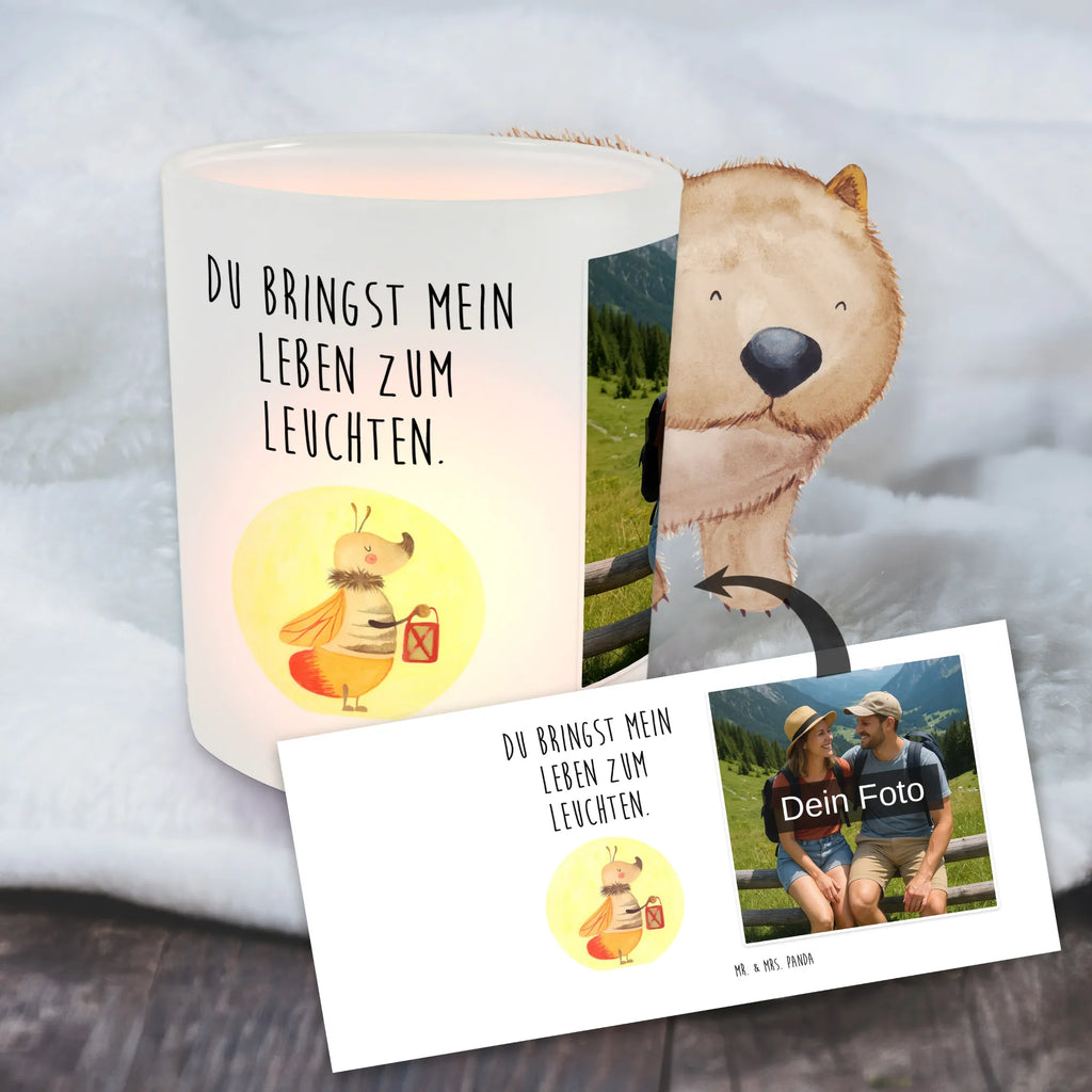 Personalisiertes Foto Windlicht Glühwürmchen Windlicht Modern, Windlicht Outdoor, Foto Teelichthalter, Windlicht Glas mit Wunschfoto, Windlicht Terrasse, Windlicht Geschenk, Teelichthalter Outdoor mit Foto, Windlicht Laterne, Windlicht Für Draußen, Windlicht Nachhaltig, Windlicht Romantisch, Teelichthalter mit Wunschfoto, Windlicht Skandinavisch, Windlicht Boho, Windlicht mit Foto, Windlicht Vintage mit Foto, Windlicht Handgemacht, Windlicht Dekoration mit Foto, Windlicht Garten mit Foto, Teelicht Glas mit Foto, Windlicht Draußen selber gestalten, Windlicht Kerzenhalter, Windlicht Design, Teelichthalter für draußen selber gestalten, Windlicht Balkon, Teelichthalter mit Foto, Windlichter mit Foto, Windlicht Groß, Windlicht Klein, Windlicht Wohnzimmer, Tiermotive, Gute Laune, lustige Sprüche, Tiere, Heiratsantrag, Liebesbeweis, Liebesspruch, Jahrestag, Glühwurm, Falter, magisch, Lieblingsmensch, Glühwürmchen, Liebe, Leuchten, Verlobung