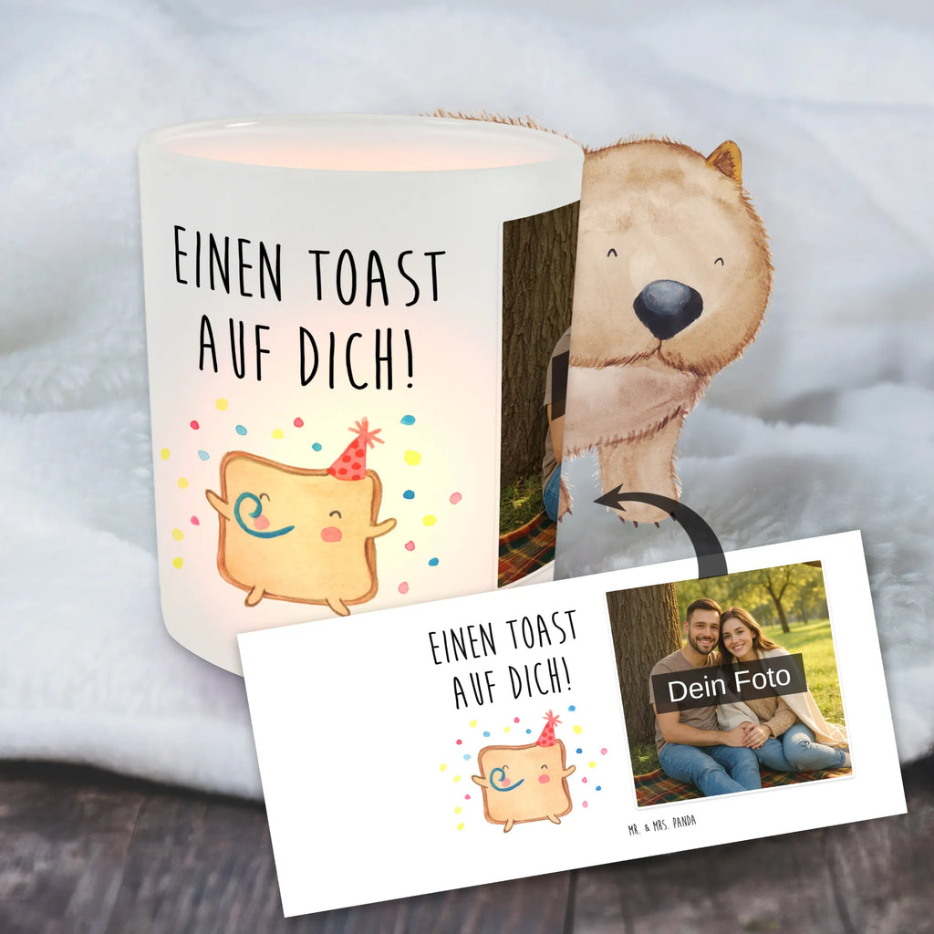 Personalisiertes Foto Windlicht Toast Party Teelicht Glas mit Foto, Windlicht Vintage mit Foto, Windlichter mit Foto, Teelichthalter für draußen selber gestalten, Windlicht Für Draußen, Windlicht Glas mit Wunschfoto, Windlicht Boho, Windlicht mit Foto, Windlicht Draußen selber gestalten, Teelichthalter Outdoor mit Foto, Windlicht Design, Windlicht Modern, Windlicht Geschenk, Windlicht Laterne, Teelichthalter mit Foto, Windlicht Balkon, Windlicht Dekoration mit Foto, Foto Teelichthalter, Windlicht Romantisch, Windlicht Nachhaltig, Windlicht Kerzenhalter, Windlicht Klein, Teelichthalter mit Wunschfoto, Windlicht Skandinavisch, Windlicht Handgemacht, Windlicht Garten mit Foto, Windlicht Groß, Windlicht Outdoor, Windlicht Wohnzimmer, Windlicht Terrasse, Liebe, Partner, Freund, Freundin, Ehemann, Ehefrau, Heiraten, Verlobung, Heiratsantrag, Liebesgeschenk, Jahrestag, Hocheitstag, Valentinstag, Mitbringsel, für Männer, Geschenk für Freundin, Liebesbeweis, Hochzeitstag, Geschenk für Frauen, für Ehemann, Geschenk für Partner