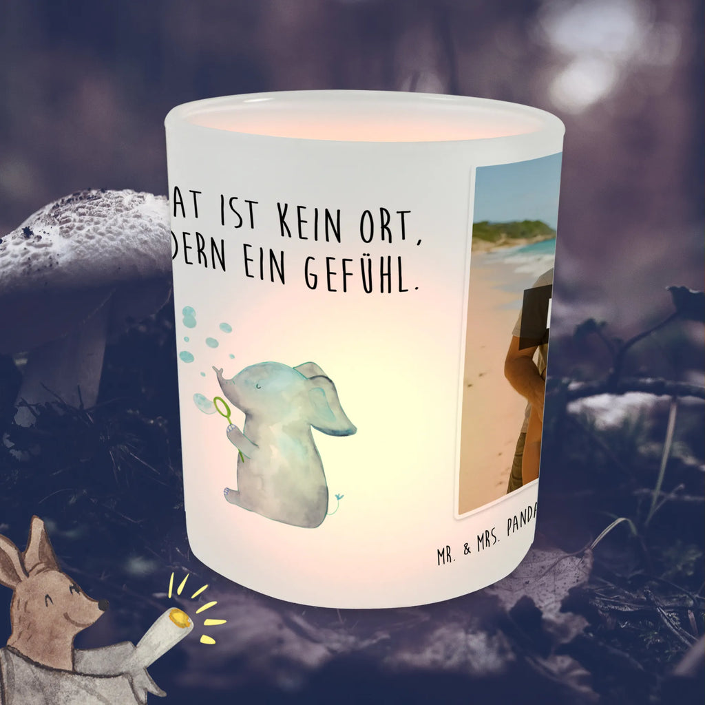 Personalisiertes Foto Windlicht Elefant Seifenblasen Windlicht Dekoration mit Foto, Windlicht Draußen selber gestalten, Teelichthalter mit Foto, Windlicht Nachhaltig, Windlicht Glas mit Wunschfoto, Windlicht Garten mit Foto, Windlicht Wohnzimmer, Foto Teelichthalter, Windlicht Handgemacht, Windlicht Laterne, Windlicht Design, Windlicht Vintage mit Foto, Windlicht Klein, Windlicht Boho, Windlicht Für Draußen, Windlicht Romantisch, Windlicht Terrasse, Windlicht Outdoor, Windlicht Geschenk, Windlichter mit Foto, Teelichthalter für draußen selber gestalten, Windlicht Skandinavisch, Windlicht Balkon, Windlicht Modern, Teelichthalter mit Wunschfoto, Teelichthalter Outdoor mit Foto, Teelicht Glas mit Foto, Windlicht mit Foto, Windlicht Groß, Windlicht Kerzenhalter, Tiermotive, Gute Laune, lustige Sprüche, Tiere, Gefühl. Daheim, Liebesbeweis, Seifenblasen, Elefanten, Dickhäuter, Liebe, Heimat, Elefant, Liebesspruch, Rüsseltier