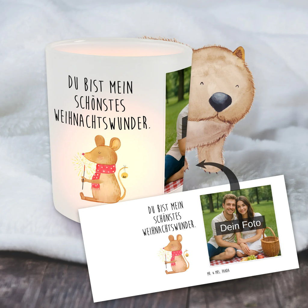Personalisiertes Foto Windlicht Maus Weihnachten Windlicht Für Draußen, Windlicht Klein, Windlicht Kerzenhalter, Windlicht Handgemacht, Windlicht Romantisch, Teelichthalter für draußen selber gestalten, Windlicht Geschenk, Windlicht Garten mit Foto, Windlicht mit Foto, Windlicht Laterne, Windlicht Glas mit Wunschfoto, Windlicht Vintage mit Foto, Windlicht Balkon, Teelichthalter Outdoor mit Foto, Teelichthalter mit Foto, Windlicht Terrasse, Windlicht Dekoration mit Foto, Windlichter mit Foto, Windlicht Boho, Windlicht Skandinavisch, Windlicht Design, Windlicht Outdoor, Foto Teelichthalter, Teelichthalter mit Wunschfoto, Windlicht Modern, Windlicht Groß, Windlicht Draußen selber gestalten, Windlicht Wohnzimmer, Windlicht Nachhaltig, Teelicht Glas mit Foto, Winter, Weihnachten, Weihnachtsdeko, Nikolaus, Advent, Heiligabend, Wintermotiv, Weihnachtsgruß, Maus, Frohe Weihnachten, Weihnachtswunder, Weihnachtsmotiv, Mäuschen