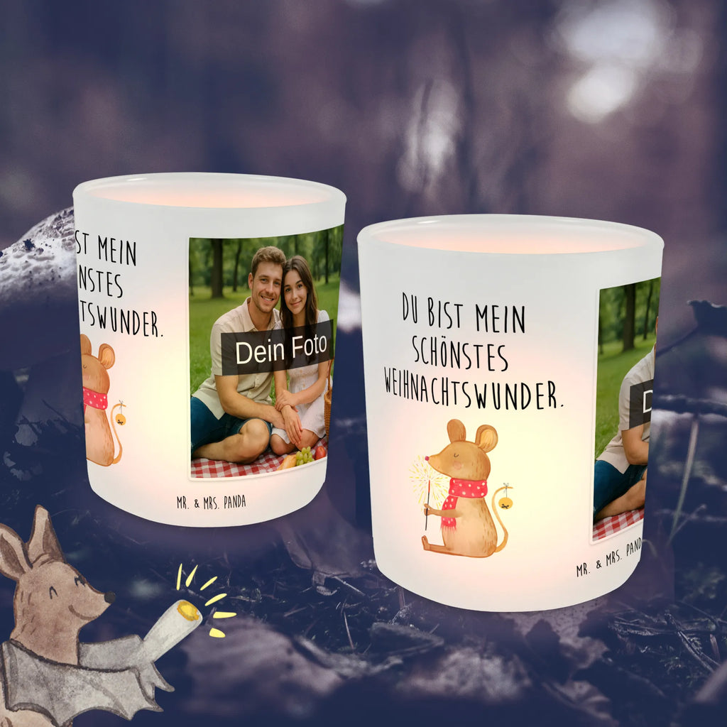 Personalisiertes Foto Windlicht Maus Weihnachten Windlicht Für Draußen, Windlicht Klein, Windlicht Kerzenhalter, Windlicht Handgemacht, Windlicht Romantisch, Teelichthalter für draußen selber gestalten, Windlicht Geschenk, Windlicht Garten mit Foto, Windlicht mit Foto, Windlicht Laterne, Windlicht Glas mit Wunschfoto, Windlicht Vintage mit Foto, Windlicht Balkon, Teelichthalter Outdoor mit Foto, Teelichthalter mit Foto, Windlicht Terrasse, Windlicht Dekoration mit Foto, Windlichter mit Foto, Windlicht Boho, Windlicht Skandinavisch, Windlicht Design, Windlicht Outdoor, Foto Teelichthalter, Teelichthalter mit Wunschfoto, Windlicht Modern, Windlicht Groß, Windlicht Draußen selber gestalten, Windlicht Wohnzimmer, Windlicht Nachhaltig, Teelicht Glas mit Foto, Winter, Weihnachten, Weihnachtsdeko, Nikolaus, Advent, Heiligabend, Wintermotiv, Weihnachtsgruß, Maus, Frohe Weihnachten, Weihnachtswunder, Weihnachtsmotiv, Mäuschen