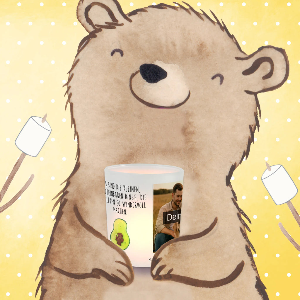 Personalisiertes Foto Windlicht Avocado Kern Windlicht Nachhaltig, Windlicht Design, Windlicht Glas mit Wunschfoto, Windlicht Modern, Teelichthalter mit Wunschfoto, Windlicht mit Foto, Teelichthalter Outdoor mit Foto, Windlicht Handgemacht, Windlicht Vintage mit Foto, Windlicht Wohnzimmer, Windlicht Dekoration mit Foto, Windlicht Outdoor, Windlicht Romantisch, Windlicht Geschenk, Windlichter mit Foto, Windlicht Garten mit Foto, Windlicht Skandinavisch, Windlicht Laterne, Windlicht Für Draußen, Windlicht Groß, Windlicht Boho, Teelicht Glas mit Foto, Windlicht Balkon, Teelichthalter mit Foto, Windlicht Draußen selber gestalten, Windlicht Terrasse, Windlicht Kerzenhalter, Foto Teelichthalter, Teelichthalter für draußen selber gestalten, Windlicht Klein, Avocado, Veggie, Vegan, Gesund, Spruch Leben, Kern, Avokado, Pflanze, Avocadokern