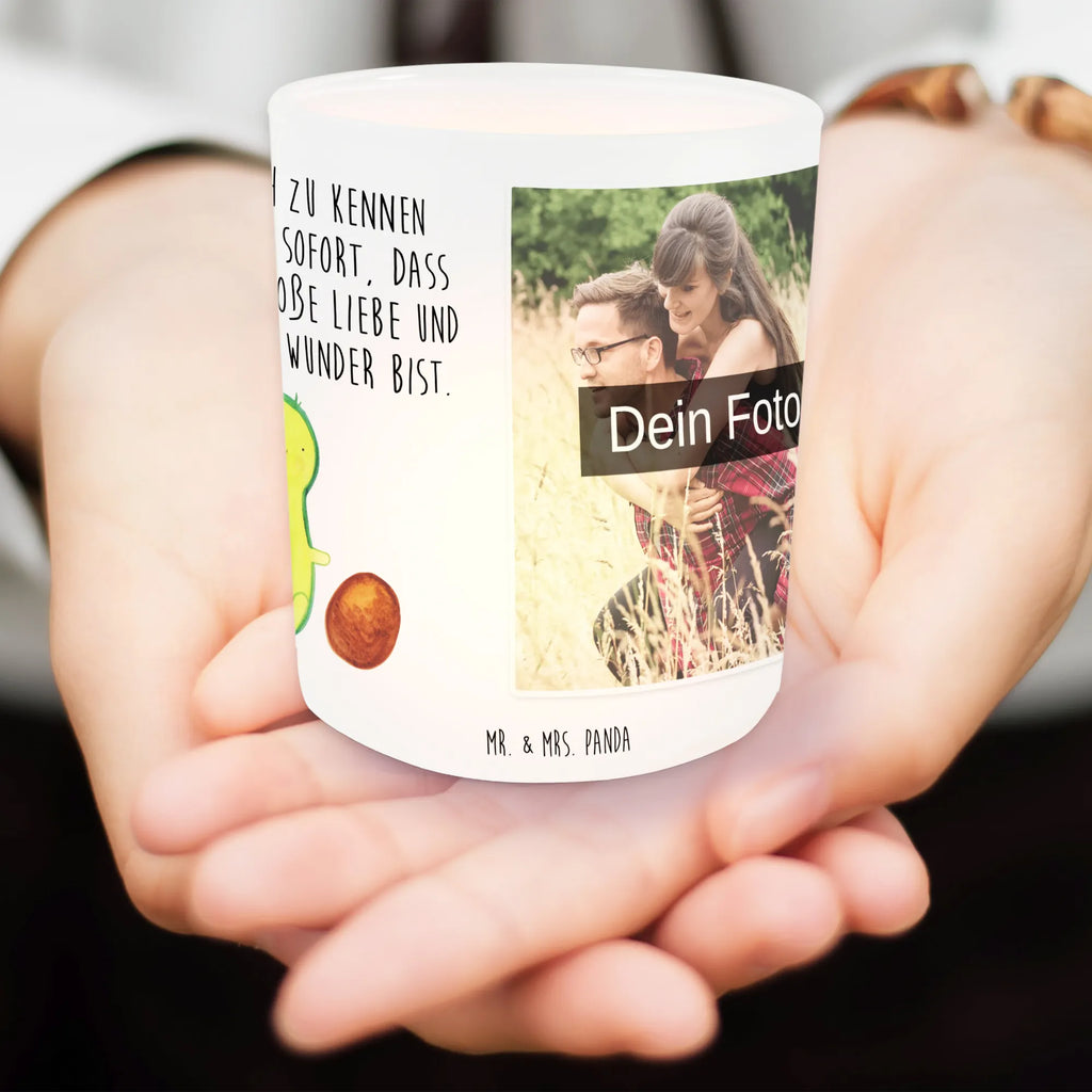 Personalisiertes Foto Windlicht Avocado Kern rollt Windlicht Klein, Teelichthalter für draußen selber gestalten, Windlicht Handgemacht, Teelichthalter mit Wunschfoto, Windlicht Laterne, Teelichthalter mit Foto, Windlicht Outdoor, Windlicht Für Draußen, Windlicht Geschenk, Windlicht Boho, Windlicht Romantisch, Windlicht Draußen selber gestalten, Windlicht Kerzenhalter, Windlicht Wohnzimmer, Windlicht Terrasse, Windlicht mit Foto, Windlicht Modern, Windlicht Nachhaltig, Teelicht Glas mit Foto, Windlicht Garten mit Foto, Windlicht Balkon, Windlicht Glas mit Wunschfoto, Windlicht Groß, Foto Teelichthalter, Windlichter mit Foto, Windlicht Design, Windlicht Skandinavisch, Windlicht Vintage mit Foto, Windlicht Dekoration mit Foto, Teelichthalter Outdoor mit Foto, Avocado, Veggie, Vegan, Gesund, Schwanger, zur Geburt, erstes Kind, Geburtstag, große Liebe, Baby, Schwangerschaft, Babyparty, Säugling, Love, Kind, Avocados, Geburt, Liebe