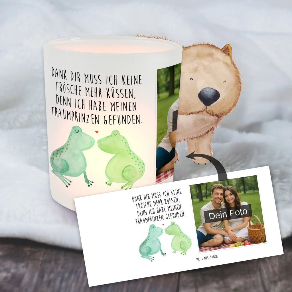 Personalisiertes Foto Windlicht Frosch Liebe Windlicht Wohnzimmer, Windlicht Design, Windlicht Boho, Windlicht Glas mit Wunschfoto, Windlicht Nachhaltig, Windlichter mit Foto, Windlicht Outdoor, Windlicht Laterne, Windlicht Terrasse, Windlicht Skandinavisch, Windlicht Kerzenhalter, Teelicht Glas mit Foto, Teelichthalter mit Foto, Windlicht Garten mit Foto, Windlicht Romantisch, Windlicht mit Foto, Windlicht Klein, Windlicht Dekoration mit Foto, Teelichthalter mit Wunschfoto, Windlicht Für Draußen, Windlicht Handgemacht, Windlicht Modern, Windlicht Groß, Teelichthalter für draußen selber gestalten, Teelichthalter Outdoor mit Foto, Windlicht Balkon, Windlicht Geschenk, Foto Teelichthalter, Windlicht Draußen selber gestalten, Windlicht Vintage mit Foto, Liebe, Partner, Freund, Freundin, Ehemann, Ehefrau, Heiraten, Verlobung, Heiratsantrag, Liebesgeschenk, Jahrestag, Hocheitstag, Geschenk Freund, Liebesbeweis, Froschkönig, Geschenk Hochzeit, Geschenk Freundin, Verheiratet, Frösche, Frosch, Hochzeitstag, Verliebt, Fröschchen, Verlobt