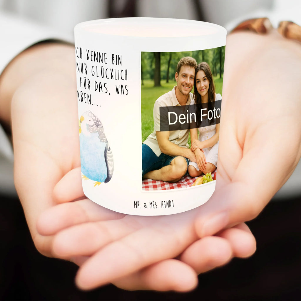 Personalisiertes Foto Windlicht Wellensittich Liebe Windlicht Handgemacht, Windlicht Outdoor, Windlicht Geschenk, Windlicht Design, Windlicht Romantisch, Windlicht Vintage mit Foto, Windlicht Balkon, Windlicht Glas mit Wunschfoto, Teelichthalter Outdoor mit Foto, Teelichthalter für draußen selber gestalten, Windlicht Draußen selber gestalten, Teelichthalter mit Wunschfoto, Windlicht Garten mit Foto, Windlicht mit Foto, Teelichthalter mit Foto, Windlicht Laterne, Windlicht Für Draußen, Windlichter mit Foto, Windlicht Wohnzimmer, Windlicht Klein, Foto Teelichthalter, Windlicht Nachhaltig, Windlicht Groß, Windlicht Terrasse, Windlicht Modern, Windlicht Boho, Windlicht Skandinavisch, Teelicht Glas mit Foto, Windlicht Kerzenhalter, Windlicht Dekoration mit Foto, Liebe, Partner, Freund, Freundin, Ehemann, Ehefrau, Heiraten, Verlobung, Heiratsantrag, Liebesgeschenk, Jahrestag, Hocheitstag, Wellensittich, Kuscheln, Nähe, Vertrauen, Vögel