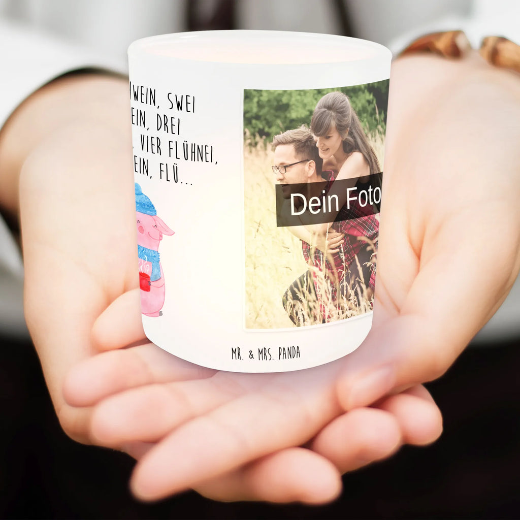 Personalisiertes Foto Windlicht Schweinchen Glühwein Windlichter mit Foto, Windlicht Modern, Windlicht Für Draußen, Windlicht Nachhaltig, Windlicht Handgemacht, Windlicht Geschenk, Teelichthalter für draußen selber gestalten, Windlicht Wohnzimmer, Windlicht Klein, Windlicht Kerzenhalter, Foto Teelichthalter, Windlicht Groß, Windlicht Vintage mit Foto, Windlicht Boho, Teelichthalter Outdoor mit Foto, Windlicht Romantisch, Windlicht Balkon, Windlicht Glas mit Wunschfoto, Windlicht Laterne, Windlicht Skandinavisch, Windlicht Design, Windlicht Draußen selber gestalten, Teelichthalter mit Foto, Teelichthalter mit Wunschfoto, Windlicht Terrasse, Teelicht Glas mit Foto, Windlicht Garten mit Foto, Windlicht mit Foto, Windlicht Dekoration mit Foto, Windlicht Outdoor, Winter, Weihnachten, Weihnachtsdeko, Nikolaus, Advent, Heiligabend, Wintermotiv, Betrunken, Weihnachtsmarkt, Glühwein, Spruch