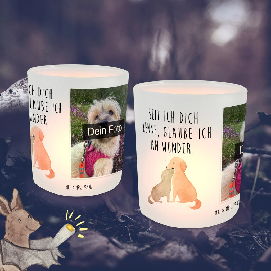 Personalisiertes Foto Windlicht Hunde Liebe Windlicht Groß, Windlicht Glas mit Wunschfoto, Windlichter mit Foto, Teelicht Glas mit Foto, Windlicht Skandinavisch, Windlicht Balkon, Windlicht Wohnzimmer, Windlicht Outdoor, Windlicht Nachhaltig, Windlicht Boho, Windlicht Handgemacht, Windlicht Dekoration mit Foto, Windlicht mit Foto, Windlicht Kerzenhalter, Teelichthalter mit Wunschfoto, Windlicht Geschenk, Windlicht Garten mit Foto, Teelichthalter für draußen selber gestalten, Windlicht Romantisch, Windlicht Laterne, Windlicht Modern, Windlicht Terrasse, Windlicht Klein, Windlicht Design, Windlicht Für Draußen, Windlicht Draußen selber gestalten, Foto Teelichthalter, Teelichthalter mit Foto, Windlicht Vintage mit Foto, Teelichthalter Outdoor mit Foto, Hund, Hundemotiv, Haustier, Hunderasse, Tierliebhaber, Hundebesitzer, Sprüche, Hund. Hunde, Kuscheln, Kuss, Vertrauen, Liebe, Herz