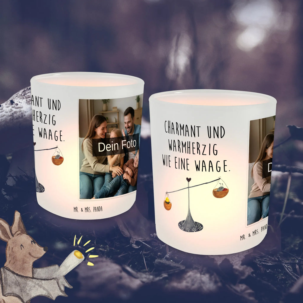 Personalisiertes Foto Windlicht Sternzeichen Waage Windlicht Dekoration mit Foto, Teelichthalter für draußen selber gestalten, Windlicht Groß, Windlicht Laterne, Windlicht Garten mit Foto, Windlicht Vintage mit Foto, Windlicht mit Foto, Windlicht Für Draußen, Teelicht Glas mit Foto, Teelichthalter mit Wunschfoto, Teelichthalter mit Foto, Windlicht Kerzenhalter, Foto Teelichthalter, Windlicht Glas mit Wunschfoto, Teelichthalter Outdoor mit Foto, Windlicht Draußen selber gestalten, Windlichter mit Foto, Sternzeichen, Tierkreiszeichen, Horoskop, Astrologie, Aszendent, Geschenk Oktober, Gleichgewicht, Geburtstag Oktober, Waage Geschenk, Geburtstag September, Biene, Waage Sternzeichen, Waage, Geschenk September, Marienkäfer, Hummel