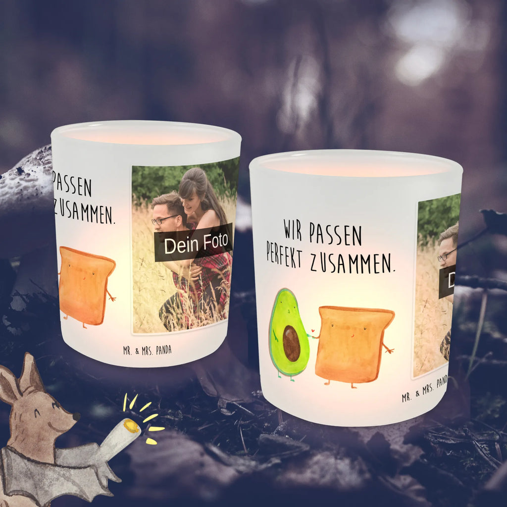 Personalisiertes Foto Windlicht Avocado Toast Windlichter mit Foto, Windlicht Vintage mit Foto, Foto Teelichthalter, Windlicht Laterne, Windlicht Design, Windlicht Nachhaltig, Teelichthalter für draußen selber gestalten, Windlicht Klein, Windlicht Groß, Windlicht Wohnzimmer, Windlicht Garten mit Foto, Teelichthalter Outdoor mit Foto, Windlicht Modern, Windlicht Geschenk, Windlicht Für Draußen, Windlicht Glas mit Wunschfoto, Teelichthalter mit Wunschfoto, Windlicht Boho, Windlicht Skandinavisch, Teelicht Glas mit Foto, Windlicht Balkon, Windlicht Romantisch, Windlicht mit Foto, Teelichthalter mit Foto, Windlicht Kerzenhalter, Windlicht Dekoration mit Foto, Windlicht Outdoor, Windlicht Draußen selber gestalten, Windlicht Terrasse, Windlicht Handgemacht, Avocado, Veggie, Vegan, Gesund, Freundin, Pärchen, Jahrestagsgeschenk, Toast, Freund, Verlobt, Liebespaar, Jahrestag, Hochzeit, Toastbrot, Hochzeitsgeschenk, Verlobungsparty