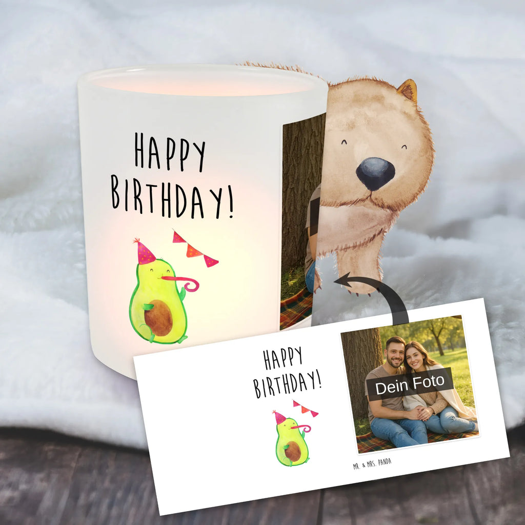 Personalisiertes Foto Windlicht Avocado Geburtstag Teelichthalter für draußen selber gestalten, Teelicht Glas mit Foto, Windlicht Skandinavisch, Windlicht Draußen selber gestalten, Windlicht Geschenk, Foto Teelichthalter, Windlicht Romantisch, Windlicht Outdoor, Windlicht Modern, Windlicht Design, Windlicht Boho, Windlicht Balkon, Teelichthalter Outdoor mit Foto, Windlicht Terrasse, Windlicht Dekoration mit Foto, Windlicht Laterne, Windlicht Kerzenhalter, Windlicht Groß, Windlicht Klein, Windlichter mit Foto, Windlicht mit Foto, Windlicht Handgemacht, Windlicht Für Draußen, Windlicht Wohnzimmer, Windlicht Garten mit Foto, Windlicht Nachhaltig, Teelichthalter mit Wunschfoto, Teelichthalter mit Foto, Windlicht Glas mit Wunschfoto, Windlicht Vintage mit Foto, Avocado, Veggie, Vegan, Gesund