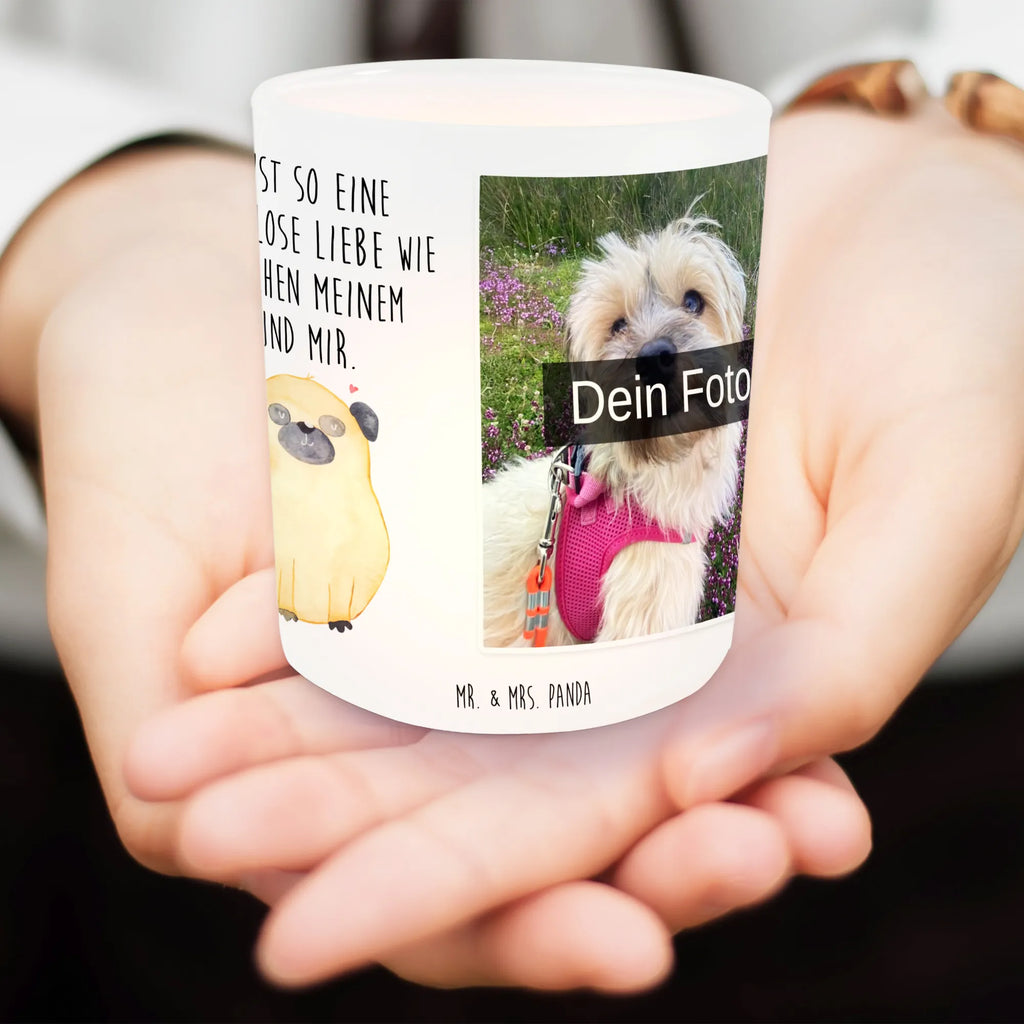 Personalisiertes Foto Windlicht Mops Windlicht mit Foto, Windlichter mit Foto, Windlicht Glas mit Wunschfoto, Windlicht Vintage mit Foto, Windlicht Draußen selber gestalten, Windlicht Garten mit Foto, Windlicht Dekoration mit Foto, Windlicht Modern, Windlicht Design, Windlicht Kerzenhalter, Windlicht Groß, Windlicht Klein, Windlicht Für Draußen, Windlicht Laterne, Windlicht Romantisch, Windlicht Skandinavisch, Windlicht Boho, Windlicht Handgemacht, Windlicht Nachhaltig, Windlicht Geschenk, Windlicht Wohnzimmer, Windlicht Balkon, Windlicht Terrasse, Windlicht Outdoor, Teelichthalter mit Foto, Teelicht Glas mit Foto, Teelichthalter Outdoor mit Foto, Teelichthalter für draußen selber gestalten, Teelichthalter mit Wunschfoto, Foto Teelichthalter, Hund, Hundemotiv, Haustier, Hunderasse, Tierliebhaber, Hundebesitzer, Sprüche, Mops, Liebe, Hundeliebe