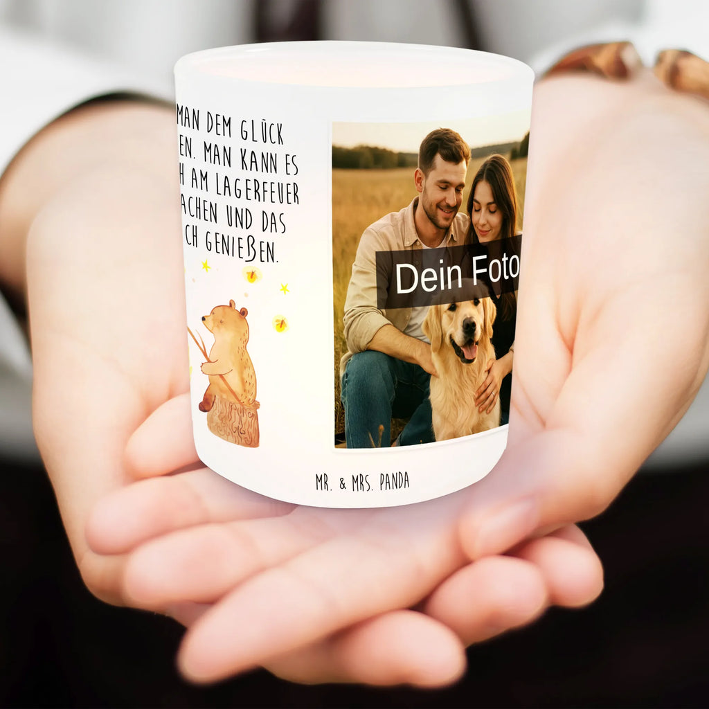 Personalisiertes Foto Windlicht Bär & Marienkäfer Lagerfeuer Windlicht mit Foto, Windlichter mit Foto, Windlicht Glas mit Wunschfoto, Windlicht Vintage mit Foto, Windlicht Draußen selber gestalten, Windlicht Garten mit Foto, Windlicht Dekoration mit Foto, Windlicht Modern, Windlicht Design, Windlicht Kerzenhalter, Windlicht Groß, Windlicht Klein, Windlicht Für Draußen, Windlicht Laterne, Windlicht Romantisch, Windlicht Skandinavisch, Windlicht Boho, Windlicht Handgemacht, Windlicht Nachhaltig, Windlicht Geschenk, Windlicht Wohnzimmer, Windlicht Balkon, Windlicht Terrasse, Windlicht Outdoor, Teelichthalter mit Foto, Teelicht Glas mit Foto, Teelichthalter Outdoor mit Foto, Teelichthalter für draußen selber gestalten, Teelichthalter mit Wunschfoto, Foto Teelichthalter, Bär, Teddy, Teddybär, Lagerfeuer