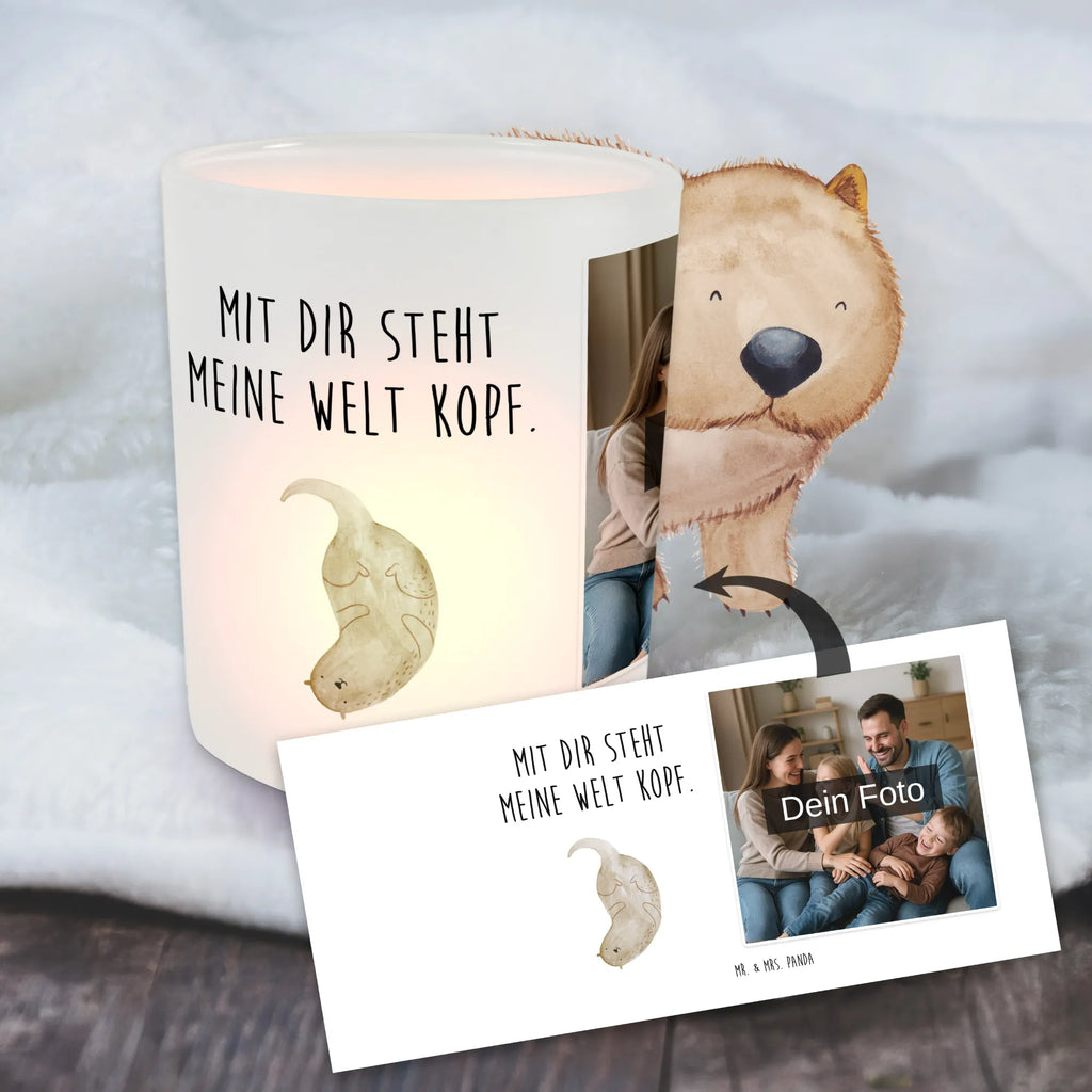 Personalisiertes Foto Windlicht Otter Kopfüber Windlicht Skandinavisch, Windlicht Terrasse, Windlicht Wohnzimmer, Teelichthalter für draußen selber gestalten, Windlicht Modern, Windlicht Nachhaltig, Windlicht Geschenk, Windlicht Klein, Windlicht mit Foto, Windlicht Dekoration mit Foto, Windlicht Groß, Windlicht Glas mit Wunschfoto, Windlicht Vintage mit Foto, Windlicht Draußen selber gestalten, Windlicht Balkon, Teelichthalter mit Foto, Windlicht Garten mit Foto, Windlicht Kerzenhalter, Windlicht Laterne, Windlicht Für Draußen, Windlicht Handgemacht, Windlicht Design, Windlichter mit Foto, Windlicht Boho, Teelichthalter mit Wunschfoto, Windlicht Romantisch, Windlicht Outdoor, Foto Teelichthalter, Teelicht Glas mit Foto, Teelichthalter Outdoor mit Foto, Otter, Fischotter, Seeotter, Otter Seeotter See Otter