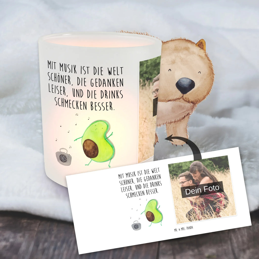 Personalisiertes Foto Windlicht Avocado Tanzen Windlicht mit Foto, Windlichter mit Foto, Windlicht Glas mit Wunschfoto, Windlicht Vintage mit Foto, Windlicht Draußen selber gestalten, Windlicht Garten mit Foto, Windlicht Dekoration mit Foto, Windlicht Modern, Windlicht Design, Windlicht Kerzenhalter, Windlicht Groß, Windlicht Klein, Windlicht Für Draußen, Windlicht Laterne, Windlicht Romantisch, Windlicht Skandinavisch, Windlicht Boho, Windlicht Handgemacht, Windlicht Nachhaltig, Windlicht Geschenk, Windlicht Wohnzimmer, Windlicht Balkon, Windlicht Terrasse, Windlicht Outdoor, Teelichthalter mit Foto, Teelicht Glas mit Foto, Teelichthalter Outdoor mit Foto, Teelichthalter für draußen selber gestalten, Teelichthalter mit Wunschfoto, Foto Teelichthalter, Avocado, Veggie, Vegan, Gesund