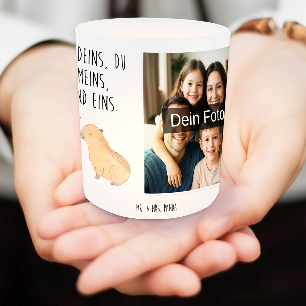 Personalisiertes Foto Windlicht Capybara Liebe Windlicht Kerzenhalter, Windlichter mit Foto, Windlicht Klein, Windlicht Glas mit Wunschfoto, Windlicht mit Foto, Windlicht Für Draußen, Windlicht Wohnzimmer, Teelichthalter mit Wunschfoto, Teelichthalter Outdoor mit Foto, Teelichthalter mit Foto, Windlicht Dekoration mit Foto, Windlicht Draußen selber gestalten, Windlicht Modern, Teelicht Glas mit Foto, Windlicht Romantisch, Windlicht Terrasse, Foto Teelichthalter, Windlicht Balkon, Windlicht Vintage mit Foto, Windlicht Skandinavisch, Windlicht Design, Windlicht Garten mit Foto, Windlicht Laterne, Windlicht Geschenk, Windlicht Handgemacht, Windlicht Nachhaltig, Windlicht Groß, Windlicht Outdoor, Teelichthalter für draußen selber gestalten, Windlicht Boho, Tiermotive, Gute Laune, lustige Sprüche, Tiere, Verschmolzen, Capybara, Ich bin deins, Handgezeichnet, Kuschel Capybaras, Du bist meins, Herzlich, verliebt, Liebe, Partnertiere, Jahrestag, Paar, Romantisches Geschenk, Ehejubiläum, Liebesbeweis, Beziehung, Tierliebe, Liebesspruch, Valentinstag, Geschenkidee