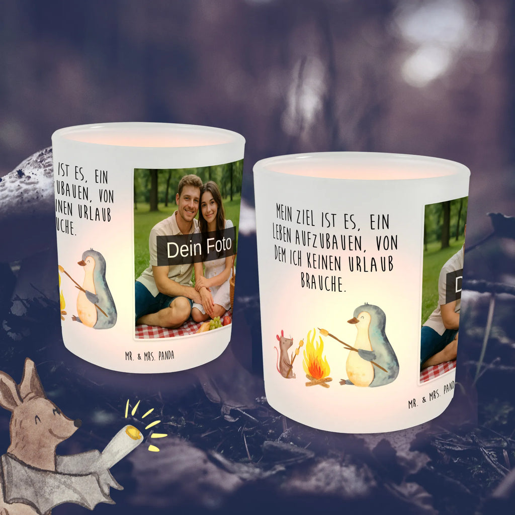 Personalisiertes Foto Windlicht Pinguin Lagerfeuer Windlicht mit Foto, Windlichter mit Foto, Windlicht Glas mit Wunschfoto, Windlicht Vintage mit Foto, Windlicht Draußen selber gestalten, Windlicht Garten mit Foto, Windlicht Dekoration mit Foto, Windlicht Modern, Windlicht Design, Windlicht Kerzenhalter, Windlicht Groß, Windlicht Klein, Windlicht Für Draußen, Windlicht Laterne, Windlicht Romantisch, Windlicht Skandinavisch, Windlicht Boho, Windlicht Handgemacht, Windlicht Nachhaltig, Windlicht Geschenk, Windlicht Wohnzimmer, Windlicht Balkon, Windlicht Terrasse, Windlicht Outdoor, Teelichthalter mit Foto, Teelicht Glas mit Foto, Teelichthalter Outdoor mit Foto, Teelichthalter für draußen selber gestalten, Teelichthalter mit Wunschfoto, Foto Teelichthalter, Pinguin, Maus, Pinguine, Lagerfeuer, Leben, Arbeit, Job, Motivation, Büro, Büroalltag, Lebensspruch, Lebensmotivation, Neustart, Liebe, grillen, Feuer, Marshmallows
