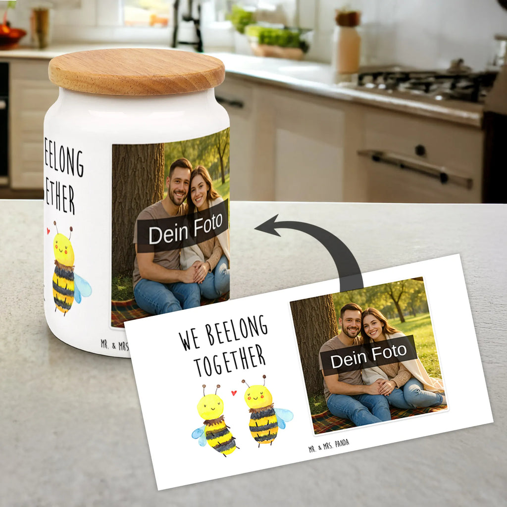Personalisierte Foto Vorratsdose Biene Verliebt Küchenbox Mit Bild, Vorratsdose Personalisiert Mit Foto, Individuelle Vorratsdose Mit Bild, Personalisierte Vorratsdose Mit Bild, Vorratsdose Mit Bild Und Namen, Vorratsdose Mit Haustierfoto, Vorratsdose Mit Wunschfoto, Vorratsdose Mit Eigenem Motiv, Vorratsglas Mit Foto, Vorratsdose Selbst Gestalten Mit Foto, Vorratsdose Mit Foto Und Text, Vorratsdose Mit Foto, Aufbewahrungsdose Mit Foto, Vorratsdose Mit Fotodruck, Vorratsdose Mit Kinderfoto, Vorratsdose Bedrucken Lassen, Werbeschenk mit Bild, Werbeschenk mit Logo, Frischhaltedose Mit Eigenem Foto, Vorratsdose Mit Familienfoto, Aufbewahrungsdose Mit Bild, Vorratsdose Mit Eigenem Foto, Vorratsbehälter Mit Foto, Foto Vorratsdose, Vorratsdose Mit Bild, Vorratsdose Als Geschenk Mit Foto, Biene, Wespe, Hummel