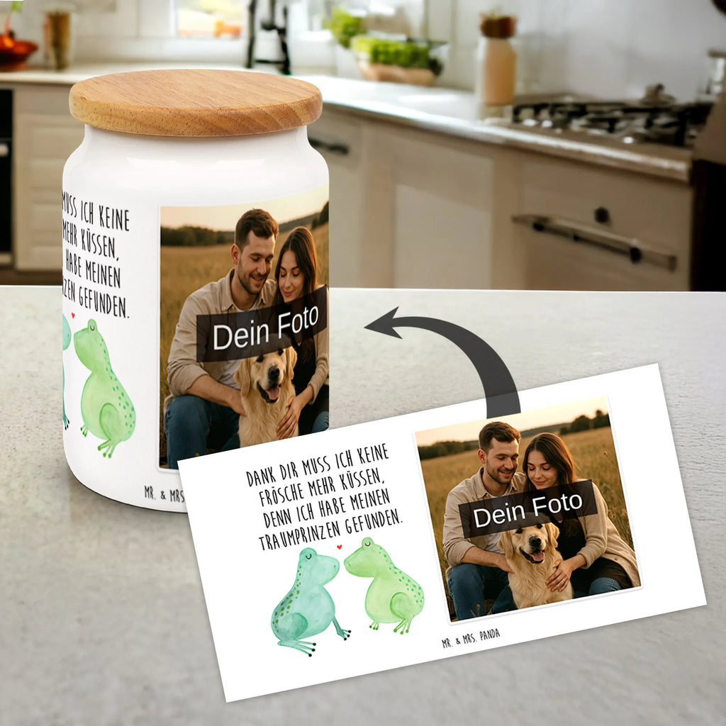 Personalisierte Foto Vorratsdose Frosch Liebe Vorratsbehälter Mit Foto, Vorratsdose Mit Haustierfoto, Vorratsdose Mit Foto Und Text, Vorratsdose Als Geschenk Mit Foto, Werbeschenk mit Bild, Vorratsdose Mit Familienfoto, Vorratsdose Mit Wunschfoto, Vorratsdose Mit Kinderfoto, Vorratsdose Mit Bild, Foto Vorratsdose, Werbeschenk mit Logo, Aufbewahrungsdose Mit Bild, Vorratsdose Selbst Gestalten Mit Foto, Individuelle Vorratsdose Mit Bild, Vorratsdose Mit Foto, Vorratsdose Personalisiert Mit Foto, Aufbewahrungsdose Mit Foto, Frischhaltedose Mit Eigenem Foto, Vorratsdose Mit Fotodruck, Vorratsdose Mit Eigenem Foto, Küchenbox Mit Bild, Vorratsdose Mit Eigenem Motiv, Vorratsglas Mit Foto, Vorratsdose Mit Bild Und Namen, Personalisierte Vorratsdose Mit Bild, Vorratsdose Bedrucken Lassen, Liebe, Partner, Freund, Freundin, Ehemann, Ehefrau, Heiraten, Verlobung, Heiratsantrag, Liebesgeschenk, Jahrestag, Hocheitstag, Verheiratet, Froschkönig, Geschenk Freund, Frosch, Hochzeitstag, Verliebt, Fröschchen, Frösche, Verlobt, Geschenk Hochzeit, Geschenk Freundin, Liebesbeweis