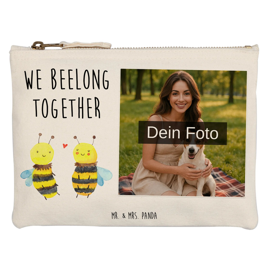 Personalisierte Foto Schminktasche Biene Verliebt Aufbewahrung Für Schminke Mit Foto, Kosmetiktasche Organizer Mit Foto, Kosmetiktasche Mit Foto, Schminktasche Mit Reißverschluss Und Foto, Schminktasche Mit Wunschfoto, Kulturbeutel Damen Mit Foto, Kosmetiktasche Zum Mitnehmen Mit Bild, Personalisierte Schminktasche Mit Foto, Schminktasche Blumen Mit Foto, Make-Up Tasche Mit Foto, Schminktasche Für Unterwegs Mit Foto, Schminktasche Mit Fächern Und Bild, Schminktasche Für Teenager Mit Bild, Stifteaufbewahrung Mit Bild, Schminktasche Mit Eigenem Bild, Schminktasche Leder Mit Fotodruck, Schminktasche Tiermotiv Mit Eigenem Bild, Schminktasche Stoff Mit Eigenem Foto, Schminktasche Groß Mit Bild, Schminktasche Mit Muster Und Foto, Schminktasche Zum Aufhängen Mit Bild, Schminktasche Für Mädchen Mit Foto, Schminktasche Reise Mit Foto, Schminktasche Klein Mit Foto, Kosmetiktasche Für Handtasche Mit Foto, Reise-Kosmetiktasche Mit Eigenem Motiv, Schminkbeutel Mit Fotodruck, Schminktasche Geschenk Mit Foto, Schminktasche Nachhaltig Mit Bild, Schminktasche Mit Foto, Schminktäschchen Mit Bild, Stiftetasche Mit Eigenem Foto, Kosmetiktasche Damen Mit Bild, Biene, Wespe, Hummel