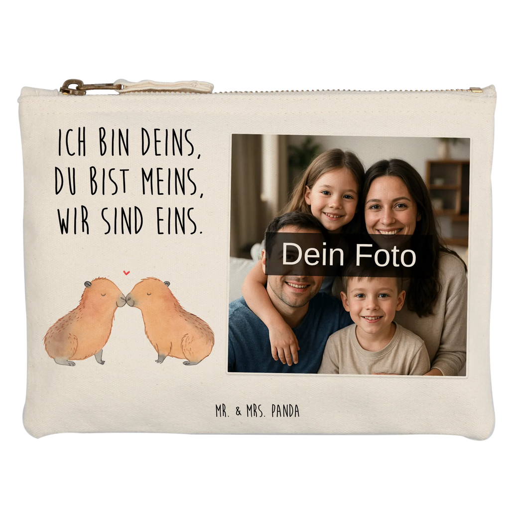 Personalisierte Foto Schminktasche Capybara Liebe Kulturbeutel Damen Mit Foto, Kosmetiktasche Organizer Mit Foto, Schminktasche Zum Aufhängen Mit Bild, Schminktasche Leder Mit Fotodruck, Make-Up Tasche Mit Foto, Schminktasche Stoff Mit Eigenem Foto, Schminktasche Für Mädchen Mit Foto, Schminktasche Groß Mit Bild, Schminktasche Mit Fächern Und Bild, Schminktasche Nachhaltig Mit Bild, Schminktasche Mit Foto, Kosmetiktasche Mit Foto, Schminktasche Für Teenager Mit Bild, Schminktasche Geschenk Mit Foto, Schminkbeutel Mit Fotodruck, Schminktasche Reise Mit Foto, Schminktasche Tiermotiv Mit Eigenem Bild, Personalisierte Schminktasche Mit Foto, Schminktasche Mit Muster Und Foto, Schminktasche Klein Mit Foto, Kosmetiktasche Zum Mitnehmen Mit Bild, Stifteaufbewahrung Mit Bild, Reise-Kosmetiktasche Mit Eigenem Motiv, Schminktäschchen Mit Bild, Schminktasche Für Unterwegs Mit Foto, Schminktasche Blumen Mit Foto, Stiftetasche Mit Eigenem Foto, Aufbewahrung Für Schminke Mit Foto, Schminktasche Mit Reißverschluss Und Foto, Kosmetiktasche Für Handtasche Mit Foto, Kosmetiktasche Damen Mit Bild, Schminktasche Mit Wunschfoto, Schminktasche Mit Eigenem Bild, Tiermotive, Gute Laune, lustige Sprüche, Tiere, Liebesspruch, Beziehung, Partnertiere, Du bist meins, Capybara, Romantisches Geschenk, Paar, Jahrestag, Verschmolzen, Herzlich, verliebt, Tierliebe, Geschenkidee, Ehejubiläum, Valentinstag, Handgezeichnet, Ich bin deins, Kuschel Capybaras, Liebesbeweis, Liebe