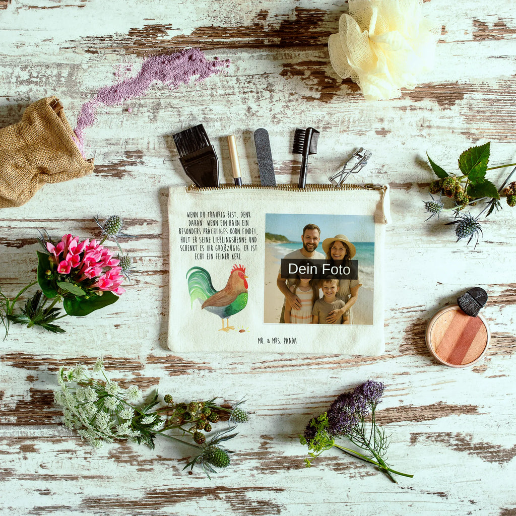 Personalisierte Foto Schminktasche Hahn Korn Kosmetiktasche Damen Mit Bild, Stiftetasche Mit Eigenem Foto, Schminktasche Zum Aufhängen Mit Bild, Schminktasche Nachhaltig Mit Bild, Schminktasche Tiermotiv Mit Eigenem Bild, Schminktäschchen Mit Bild, Schminktasche Stoff Mit Eigenem Foto, Schminktasche Mit Foto, Schminktasche Mit Reißverschluss Und Foto, Schminkbeutel Mit Fotodruck, Kulturbeutel Damen Mit Foto, Personalisierte Schminktasche Mit Foto, Schminktasche Groß Mit Bild, Schminktasche Mit Muster Und Foto, Schminktasche Leder Mit Fotodruck, Kosmetiktasche Zum Mitnehmen Mit Bild, Stifteaufbewahrung Mit Bild, Kosmetiktasche Organizer Mit Foto, Kosmetiktasche Mit Foto, Schminktasche Für Teenager Mit Bild, Schminktasche Mit Fächern Und Bild, Reise-Kosmetiktasche Mit Eigenem Motiv, Schminktasche Klein Mit Foto, Kosmetiktasche Für Handtasche Mit Foto, Schminktasche Für Unterwegs Mit Foto, Schminktasche Reise Mit Foto, Schminktasche Mit Wunschfoto, Schminktasche Mit Eigenem Bild, Schminktasche Geschenk Mit Foto, Make-Up Tasche Mit Foto, Schminktasche Blumen Mit Foto, Schminktasche Für Mädchen Mit Foto, Aufbewahrung Für Schminke Mit Foto, Bauernhof, Hoftiere, Landwirt, Landwirtin, Henne, Hahn, Korn, Eier, Natur