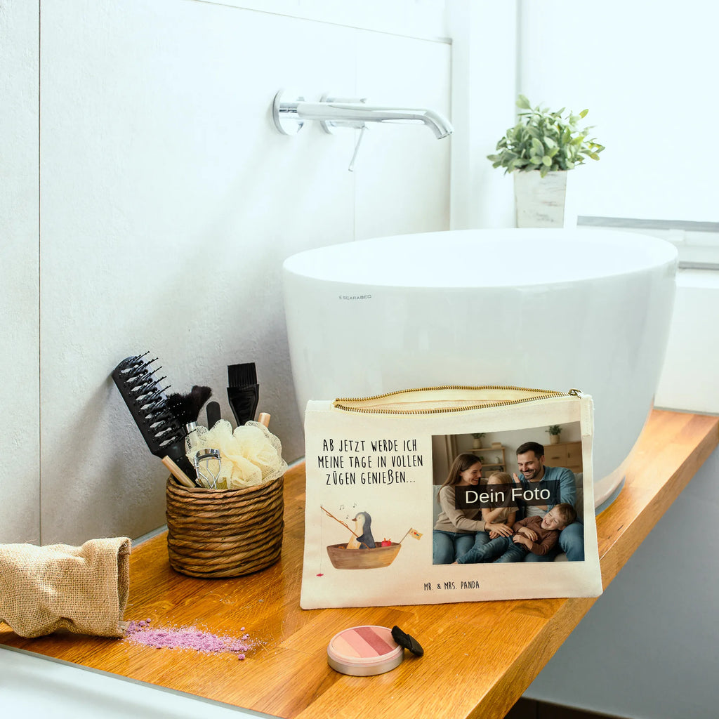 Personalisierte Foto Schminktasche Pinguin Angelboot Schminktasche Reise Mit Foto, Schminktasche Tiermotiv Mit Eigenem Bild, Schminktasche Für Unterwegs Mit Foto, Schminktasche Für Mädchen Mit Foto, Kosmetiktasche Zum Mitnehmen Mit Bild, Schminkbeutel Mit Fotodruck, Schminktasche Mit Reißverschluss Und Foto, Schminktasche Leder Mit Fotodruck, Schminktasche Mit Fächern Und Bild, Schminktasche Mit Eigenem Bild, Schminktäschchen Mit Bild, Schminktasche Mit Foto, Schminktasche Stoff Mit Eigenem Foto, Reise-Kosmetiktasche Mit Eigenem Motiv, Stifteaufbewahrung Mit Bild, Schminktasche Zum Aufhängen Mit Bild, Schminktasche Mit Muster Und Foto, Kosmetiktasche Mit Foto, Schminktasche Groß Mit Bild, Aufbewahrung Für Schminke Mit Foto, Stiftetasche Mit Eigenem Foto, Schminktasche Mit Wunschfoto, Kosmetiktasche Damen Mit Bild, Kosmetiktasche Organizer Mit Foto, Schminktasche Blumen Mit Foto, Personalisierte Schminktasche Mit Foto, Schminktasche Für Teenager Mit Bild, Schminktasche Geschenk Mit Foto, Schminktasche Klein Mit Foto, Make-Up Tasche Mit Foto, Kosmetiktasche Für Handtasche Mit Foto, Kulturbeutel Damen Mit Foto, Schminktasche Nachhaltig Mit Bild, Pinguin, Pinguine, Angelboot, Leben, Trennung, genießen, Lebenslust, Neuanfang, Scheidung, Geschenkidee Liebeskummer, Angeln, Neustart, Boot, Motivation