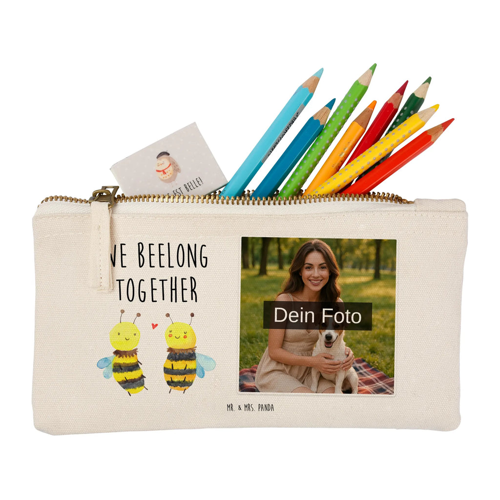 Personalisierte Foto Schminktasche Biene Verliebt Aufbewahrung Für Schminke Mit Foto, Kosmetiktasche Organizer Mit Foto, Kosmetiktasche Mit Foto, Schminktasche Mit Reißverschluss Und Foto, Schminktasche Mit Wunschfoto, Kulturbeutel Damen Mit Foto, Kosmetiktasche Zum Mitnehmen Mit Bild, Personalisierte Schminktasche Mit Foto, Schminktasche Blumen Mit Foto, Make-Up Tasche Mit Foto, Schminktasche Für Unterwegs Mit Foto, Schminktasche Mit Fächern Und Bild, Schminktasche Für Teenager Mit Bild, Stifteaufbewahrung Mit Bild, Schminktasche Mit Eigenem Bild, Schminktasche Leder Mit Fotodruck, Schminktasche Tiermotiv Mit Eigenem Bild, Schminktasche Stoff Mit Eigenem Foto, Schminktasche Groß Mit Bild, Schminktasche Mit Muster Und Foto, Schminktasche Zum Aufhängen Mit Bild, Schminktasche Für Mädchen Mit Foto, Schminktasche Reise Mit Foto, Schminktasche Klein Mit Foto, Kosmetiktasche Für Handtasche Mit Foto, Reise-Kosmetiktasche Mit Eigenem Motiv, Schminkbeutel Mit Fotodruck, Schminktasche Geschenk Mit Foto, Schminktasche Nachhaltig Mit Bild, Schminktasche Mit Foto, Schminktäschchen Mit Bild, Stiftetasche Mit Eigenem Foto, Kosmetiktasche Damen Mit Bild, Biene, Wespe, Hummel