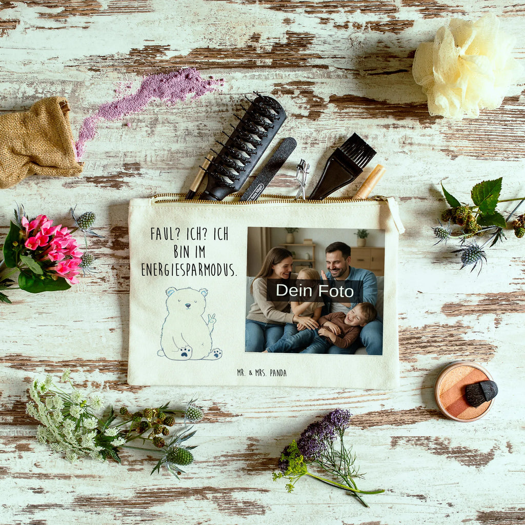 Personalisierte Foto Schminktasche Eisbär Faul Schminktäschchen Mit Bild, Schminktasche Groß Mit Bild, Schminktasche Für Teenager Mit Bild, Schminktasche Mit Fächern Und Bild, Schminktasche Geschenk Mit Foto, Schminktasche Klein Mit Foto, Schminktasche Für Mädchen Mit Foto, Schminktasche Zum Aufhängen Mit Bild, Schminktasche Tiermotiv Mit Eigenem Bild, Kosmetiktasche Mit Foto, Aufbewahrung Für Schminke Mit Foto, Kosmetiktasche Für Handtasche Mit Foto, Stiftetasche Mit Eigenem Foto, Schminktasche Blumen Mit Foto, Schminktasche Mit Wunschfoto, Schminktasche Stoff Mit Eigenem Foto, Personalisierte Schminktasche Mit Foto, Schminktasche Nachhaltig Mit Bild, Schminktasche Mit Foto, Make-Up Tasche Mit Foto, Kulturbeutel Damen Mit Foto, Kosmetiktasche Damen Mit Bild, Stifteaufbewahrung Mit Bild, Schminktasche Mit Reißverschluss Und Foto, Reise-Kosmetiktasche Mit Eigenem Motiv, Kosmetiktasche Zum Mitnehmen Mit Bild, Kosmetiktasche Organizer Mit Foto, Schminktasche Mit Eigenem Bild, Schminktasche Leder Mit Fotodruck, Schminktasche Reise Mit Foto, Schminkbeutel Mit Fotodruck, Schminktasche Für Unterwegs Mit Foto, Schminktasche Mit Muster Und Foto, Bär, Teddy, Teddybär, Büro, Arbeitsplatz, Bürojob, Homeoffice, Eisbär, Relaxen, Faul, Nordpol, Entspannen, Arbeit