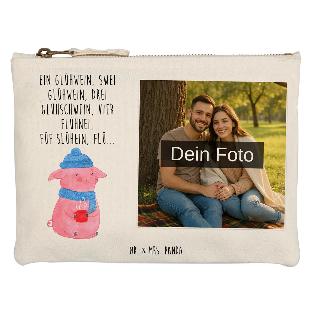 Personalisierte Foto Schminktasche Schweinchen Glühwein Schminktasche Mit Wunschfoto, Schminktasche Blumen Mit Foto, Kosmetiktasche Zum Mitnehmen Mit Bild, Kosmetiktasche Damen Mit Bild, Kosmetiktasche Für Handtasche Mit Foto, Schminktasche Stoff Mit Eigenem Foto, Schminktasche Groß Mit Bild, Schminktasche Tiermotiv Mit Eigenem Bild, Schminktasche Mit Reißverschluss Und Foto, Schminktasche Für Teenager Mit Bild, Stiftetasche Mit Eigenem Foto, Schminktasche Mit Foto, Schminktasche Zum Aufhängen Mit Bild, Personalisierte Schminktasche Mit Foto, Make-Up Tasche Mit Foto, Schminktasche Reise Mit Foto, Schminktasche Mit Fächern Und Bild, Schminktasche Für Unterwegs Mit Foto, Schminkbeutel Mit Fotodruck, Stifteaufbewahrung Mit Bild, Schminktäschchen Mit Bild, Schminktasche Klein Mit Foto, Schminktasche Mit Muster Und Foto, Aufbewahrung Für Schminke Mit Foto, Schminktasche Nachhaltig Mit Bild, Kosmetiktasche Mit Foto, Schminktasche Leder Mit Fotodruck, Kulturbeutel Damen Mit Foto, Kosmetiktasche Organizer Mit Foto, Schminktasche Geschenk Mit Foto, Schminktasche Mit Eigenem Bild, Schminktasche Für Mädchen Mit Foto, Reise-Kosmetiktasche Mit Eigenem Motiv, Winter, Weihnachten, Weihnachtsdeko, Nikolaus, Advent, Heiligabend, Wintermotiv, Betrunken, Glühwein, Weihnachtsmarkt, Spruch