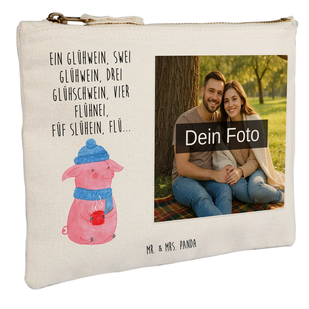 Personalisierte Foto Schminktasche Schweinchen Glühwein Schminktasche Mit Wunschfoto, Schminktasche Blumen Mit Foto, Kosmetiktasche Zum Mitnehmen Mit Bild, Kosmetiktasche Damen Mit Bild, Kosmetiktasche Für Handtasche Mit Foto, Schminktasche Stoff Mit Eigenem Foto, Schminktasche Groß Mit Bild, Schminktasche Tiermotiv Mit Eigenem Bild, Schminktasche Mit Reißverschluss Und Foto, Schminktasche Für Teenager Mit Bild, Stiftetasche Mit Eigenem Foto, Schminktasche Mit Foto, Schminktasche Zum Aufhängen Mit Bild, Personalisierte Schminktasche Mit Foto, Make-Up Tasche Mit Foto, Schminktasche Reise Mit Foto, Schminktasche Mit Fächern Und Bild, Schminktasche Für Unterwegs Mit Foto, Schminkbeutel Mit Fotodruck, Stifteaufbewahrung Mit Bild, Schminktäschchen Mit Bild, Schminktasche Klein Mit Foto, Schminktasche Mit Muster Und Foto, Aufbewahrung Für Schminke Mit Foto, Schminktasche Nachhaltig Mit Bild, Kosmetiktasche Mit Foto, Schminktasche Leder Mit Fotodruck, Kulturbeutel Damen Mit Foto, Kosmetiktasche Organizer Mit Foto, Schminktasche Geschenk Mit Foto, Schminktasche Mit Eigenem Bild, Schminktasche Für Mädchen Mit Foto, Reise-Kosmetiktasche Mit Eigenem Motiv, Winter, Weihnachten, Weihnachtsdeko, Nikolaus, Advent, Heiligabend, Wintermotiv, Betrunken, Glühwein, Weihnachtsmarkt, Spruch