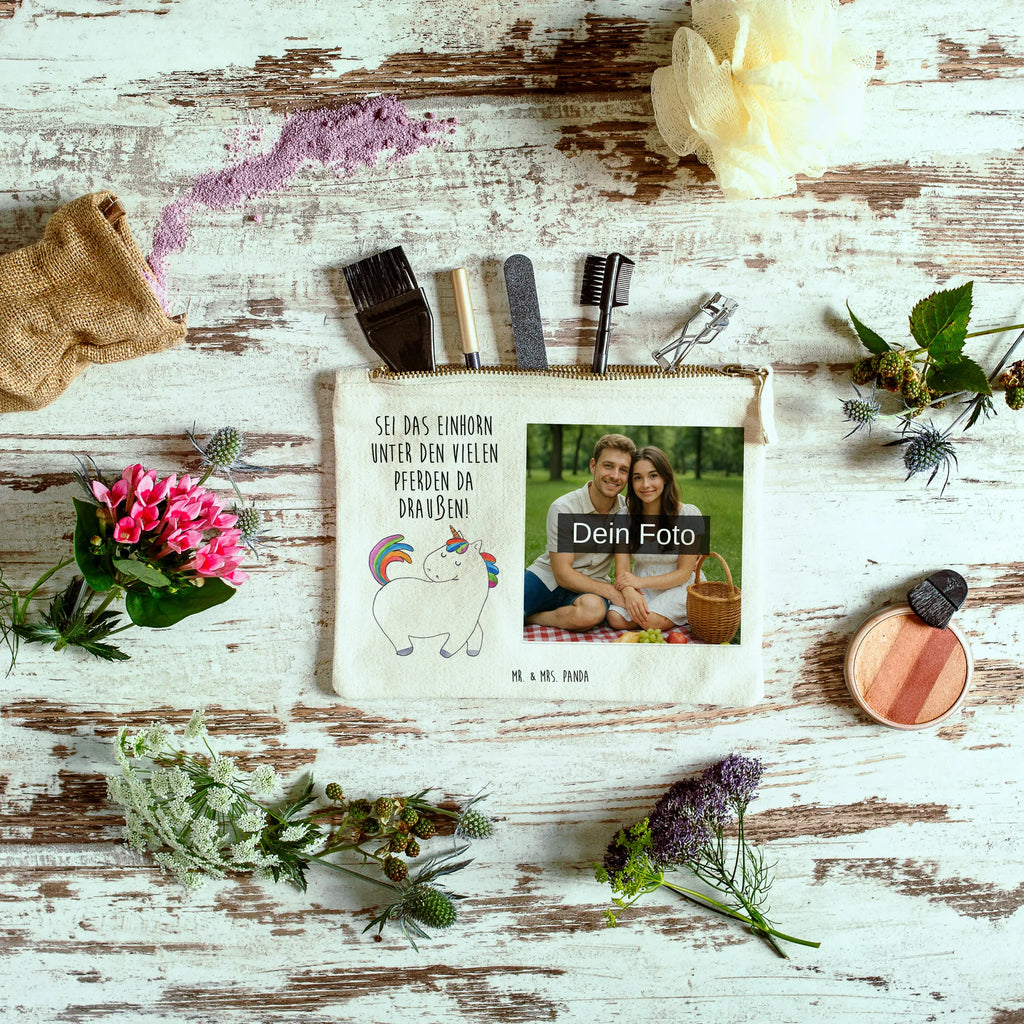 Personalisierte Foto Schminktasche Einhorn Stolzieren Schminktasche Für Unterwegs Mit Foto, Schminktasche Für Mädchen Mit Foto, Schminkbeutel Mit Fotodruck, Schminktasche Für Teenager Mit Bild, Schminktasche Stoff Mit Eigenem Foto, Schminktasche Mit Eigenem Bild, Schminktasche Mit Wunschfoto, Stiftetasche Mit Eigenem Foto, Kosmetiktasche Mit Foto, Schminktasche Tiermotiv Mit Eigenem Bild, Schminktasche Mit Fächern Und Bild, Aufbewahrung Für Schminke Mit Foto, Schminktäschchen Mit Bild, Make-Up Tasche Mit Foto, Reise-Kosmetiktasche Mit Eigenem Motiv, Schminktasche Mit Muster Und Foto, Kulturbeutel Damen Mit Foto, Kosmetiktasche Damen Mit Bild, Schminktasche Mit Foto, Schminktasche Zum Aufhängen Mit Bild, Schminktasche Nachhaltig Mit Bild, Schminktasche Klein Mit Foto, Schminktasche Groß Mit Bild, Schminktasche Blumen Mit Foto, Schminktasche Mit Reißverschluss Und Foto, Personalisierte Schminktasche Mit Foto, Kosmetiktasche Organizer Mit Foto, Schminktasche Leder Mit Fotodruck, Kosmetiktasche Zum Mitnehmen Mit Bild, Schminktasche Reise Mit Foto, Kosmetiktasche Für Handtasche Mit Foto, Schminktasche Geschenk Mit Foto, Stifteaufbewahrung Mit Bild, Einhorn, Einhörner, Einhorn Deko, Unicorn, Freundin, anders, Reiter, bunt, stolz, Pferd, Reiten, Geschenk