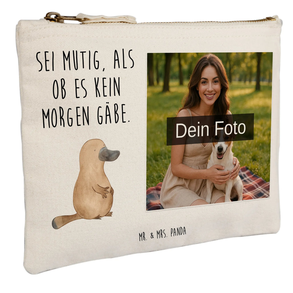 Personalisierte Foto Schminktasche Schnabeltier Mut Schminktasche Für Mädchen Mit Foto, Aufbewahrung Für Schminke Mit Foto, Schminktasche Mit Reißverschluss Und Foto, Schminktasche Zum Aufhängen Mit Bild, Schminktasche Leder Mit Fotodruck, Kosmetiktasche Damen Mit Bild, Schminktasche Für Unterwegs Mit Foto, Schminktasche Klein Mit Foto, Schminktasche Reise Mit Foto, Schminktasche Mit Muster Und Foto, Schminktasche Mit Fächern Und Bild, Schminktäschchen Mit Bild, Kulturbeutel Damen Mit Foto, Stiftetasche Mit Eigenem Foto, Schminktasche Mit Eigenem Bild, Kosmetiktasche Für Handtasche Mit Foto, Schminkbeutel Mit Fotodruck, Kosmetiktasche Zum Mitnehmen Mit Bild, Kosmetiktasche Organizer Mit Foto, Stifteaufbewahrung Mit Bild, Schminktasche Mit Wunschfoto, Schminktasche Stoff Mit Eigenem Foto, Schminktasche Groß Mit Bild, Schminktasche Blumen Mit Foto, Reise-Kosmetiktasche Mit Eigenem Motiv, Schminktasche Für Teenager Mit Bild, Schminktasche Mit Foto, Personalisierte Schminktasche Mit Foto, Kosmetiktasche Mit Foto, Schminktasche Nachhaltig Mit Bild, Schminktasche Geschenk Mit Foto, Make-Up Tasche Mit Foto, Schminktasche Tiermotiv Mit Eigenem Bild, Meerestiere, Meer, Urlaub, Schnabeltiere, mutig, Motivation, Lebensweisheit, Neustart, Raodtrip, Büro, Schnabeltier, Weltreise, Training, Neuanfang, Mut, Arbeit