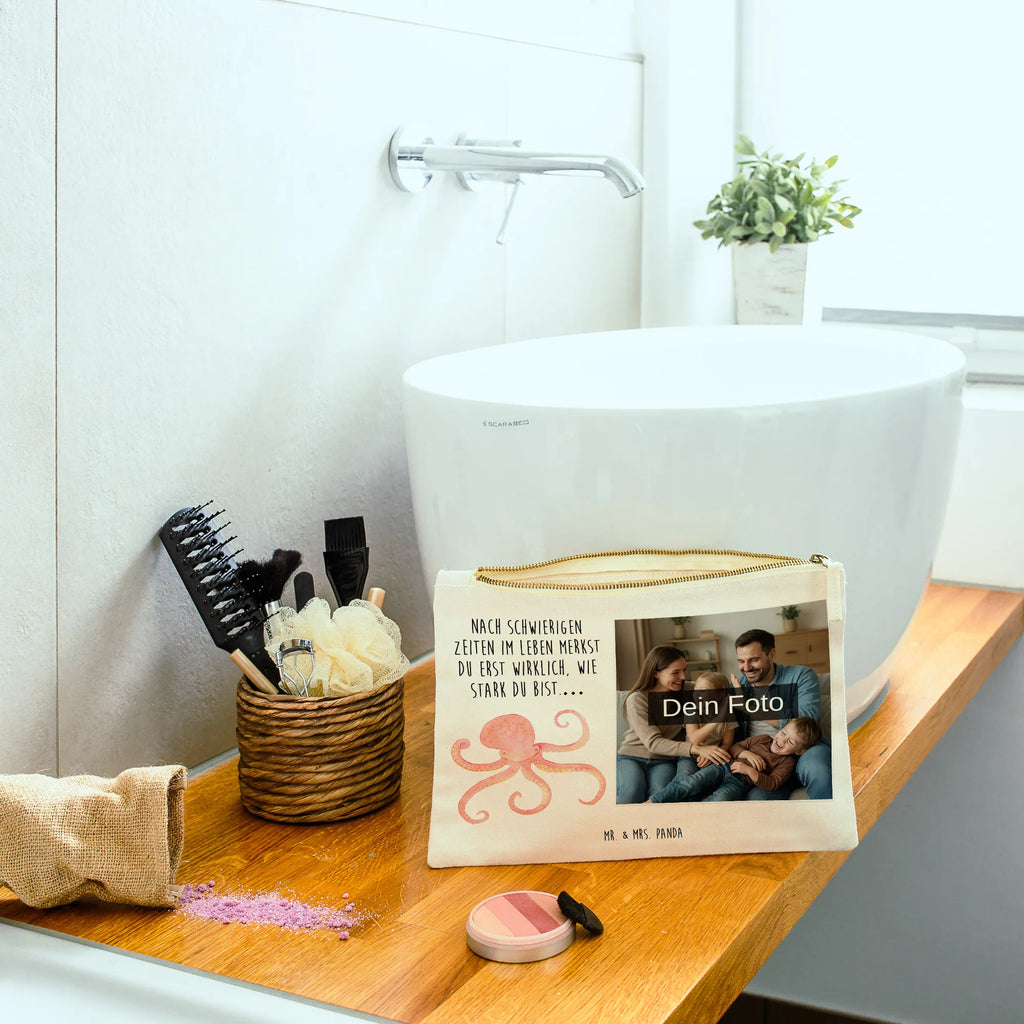 Personalisierte Foto Schminktasche Tintenfisch Schminktasche Klein Mit Foto, Schminktasche Geschenk Mit Foto, Schminkbeutel Mit Fotodruck, Kosmetiktasche Damen Mit Bild, Kosmetiktasche Organizer Mit Foto, Kosmetiktasche Für Handtasche Mit Foto, Schminktasche Reise Mit Foto, Kosmetiktasche Mit Foto, Schminktasche Leder Mit Fotodruck, Kulturbeutel Damen Mit Foto, Aufbewahrung Für Schminke Mit Foto, Make-Up Tasche Mit Foto, Schminktasche Mit Eigenem Bild, Kosmetiktasche Zum Mitnehmen Mit Bild, Schminktasche Blumen Mit Foto, Schminktasche Zum Aufhängen Mit Bild, Schminktasche Mit Foto, Schminktasche Mit Wunschfoto, Schminktasche Stoff Mit Eigenem Foto, Reise-Kosmetiktasche Mit Eigenem Motiv, Schminktasche Für Unterwegs Mit Foto, Schminktäschchen Mit Bild, Stiftetasche Mit Eigenem Foto, Schminktasche Mit Reißverschluss Und Foto, Schminktasche Mit Muster Und Foto, Schminktasche Für Teenager Mit Bild, Schminktasche Nachhaltig Mit Bild, Schminktasche Mit Fächern Und Bild, Stifteaufbewahrung Mit Bild, Schminktasche Für Mädchen Mit Foto, Schminktasche Tiermotiv Mit Eigenem Bild, Schminktasche Groß Mit Bild, Personalisierte Schminktasche Mit Foto, Tiermotive, Gute Laune, lustige Sprüche, Tiere, Ozean, Wasser, Meerestier, Arme, Tintenfisch, Krake, Meer