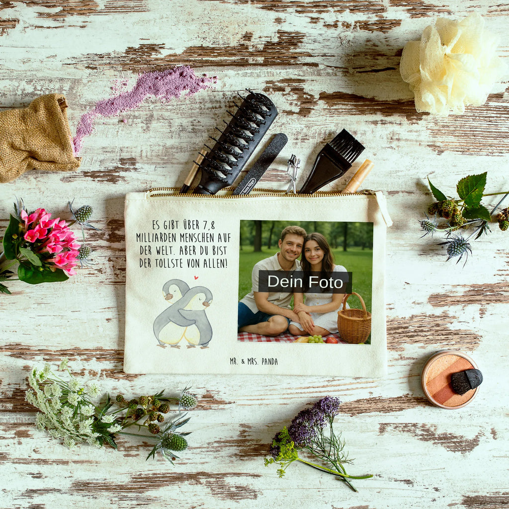 Personalisierte Foto Schminktasche Pinguine Kuscheln Kulturbeutel Damen Mit Foto, Schminktasche Leder Mit Fotodruck, Schminktasche Mit Foto, Schminktasche Tiermotiv Mit Eigenem Bild, Kosmetiktasche Zum Mitnehmen Mit Bild, Make-Up Tasche Mit Foto, Schminktasche Mit Reißverschluss Und Foto, Reise-Kosmetiktasche Mit Eigenem Motiv, Schminktasche Mit Fächern Und Bild, Schminktasche Groß Mit Bild, Schminktasche Für Teenager Mit Bild, Schminktasche Geschenk Mit Foto, Schminktäschchen Mit Bild, Schminkbeutel Mit Fotodruck, Aufbewahrung Für Schminke Mit Foto, Schminktasche Klein Mit Foto, Schminktasche Für Mädchen Mit Foto, Schminktasche Mit Muster Und Foto, Schminktasche Mit Wunschfoto, Kosmetiktasche Organizer Mit Foto, Personalisierte Schminktasche Mit Foto, Kosmetiktasche Damen Mit Bild, Schminktasche Für Unterwegs Mit Foto, Schminktasche Zum Aufhängen Mit Bild, Schminktasche Blumen Mit Foto, Schminktasche Nachhaltig Mit Bild, Kosmetiktasche Für Handtasche Mit Foto, Schminktasche Reise Mit Foto, Kosmetiktasche Mit Foto, Stiftetasche Mit Eigenem Foto, Schminktasche Stoff Mit Eigenem Foto, Stifteaufbewahrung Mit Bild, Schminktasche Mit Eigenem Bild, Liebe, Partner, Freund, Freundin, Ehemann, Ehefrau, Heiraten, Verlobung, Heiratsantrag, Liebesgeschenk, Jahrestag, Hocheitstag, Geschenk für Partner, Hochzeitstag, Geschenk für Freundin, Liebesbeweis, Geschenk für Frauen, für Ehemann, Mitbringsel, für Männer, Valentinstag