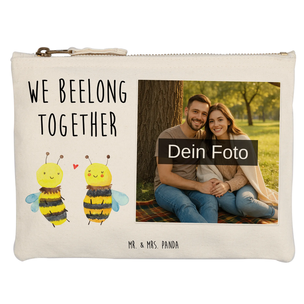 Personalisierte Foto Schminktasche Biene Verliebt Aufbewahrung Für Schminke Mit Foto, Kosmetiktasche Organizer Mit Foto, Kosmetiktasche Mit Foto, Schminktasche Mit Reißverschluss Und Foto, Schminktasche Mit Wunschfoto, Kulturbeutel Damen Mit Foto, Kosmetiktasche Zum Mitnehmen Mit Bild, Personalisierte Schminktasche Mit Foto, Schminktasche Blumen Mit Foto, Make-Up Tasche Mit Foto, Schminktasche Für Unterwegs Mit Foto, Schminktasche Mit Fächern Und Bild, Schminktasche Für Teenager Mit Bild, Stifteaufbewahrung Mit Bild, Schminktasche Mit Eigenem Bild, Schminktasche Leder Mit Fotodruck, Schminktasche Tiermotiv Mit Eigenem Bild, Schminktasche Stoff Mit Eigenem Foto, Schminktasche Groß Mit Bild, Schminktasche Mit Muster Und Foto, Schminktasche Zum Aufhängen Mit Bild, Schminktasche Für Mädchen Mit Foto, Schminktasche Reise Mit Foto, Schminktasche Klein Mit Foto, Kosmetiktasche Für Handtasche Mit Foto, Reise-Kosmetiktasche Mit Eigenem Motiv, Schminkbeutel Mit Fotodruck, Schminktasche Geschenk Mit Foto, Schminktasche Nachhaltig Mit Bild, Schminktasche Mit Foto, Schminktäschchen Mit Bild, Stiftetasche Mit Eigenem Foto, Kosmetiktasche Damen Mit Bild, Biene, Wespe, Hummel