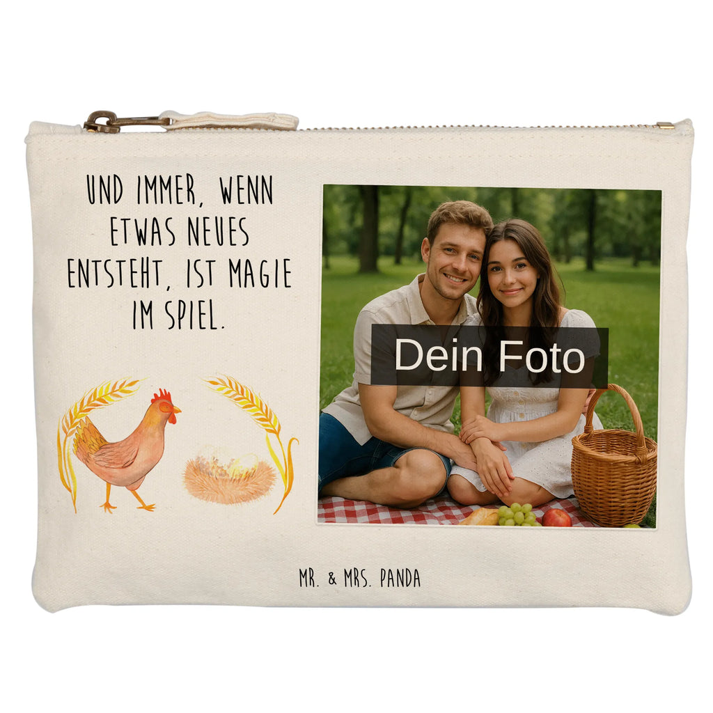 Personalisierte Foto Schminktasche Huhn Stolz Schminktasche Zum Aufhängen Mit Bild, Schminktasche Leder Mit Fotodruck, Aufbewahrung Für Schminke Mit Foto, Schminktasche Für Mädchen Mit Foto, Kosmetiktasche Damen Mit Bild, Schminktasche Mit Wunschfoto, Stiftetasche Mit Eigenem Foto, Schminktasche Mit Reißverschluss Und Foto, Schminktasche Stoff Mit Eigenem Foto, Schminktasche Blumen Mit Foto, Schminktasche Nachhaltig Mit Bild, Schminktasche Mit Foto, Schminktasche Groß Mit Bild, Reise-Kosmetiktasche Mit Eigenem Motiv, Schminktasche Klein Mit Foto, Make-Up Tasche Mit Foto, Schminktasche Reise Mit Foto, Schminktasche Mit Muster Und Foto, Schminkbeutel Mit Fotodruck, Kosmetiktasche Organizer Mit Foto, Kosmetiktasche Für Handtasche Mit Foto, Schminktäschchen Mit Bild, Kosmetiktasche Zum Mitnehmen Mit Bild, Schminktasche Geschenk Mit Foto, Kulturbeutel Damen Mit Foto, Schminktasche Mit Eigenem Bild, Schminktasche Für Teenager Mit Bild, Stifteaufbewahrung Mit Bild, Kosmetiktasche Mit Foto, Personalisierte Schminktasche Mit Foto, Schminktasche Mit Fächern Und Bild, Schminktasche Für Unterwegs Mit Foto, Schminktasche Tiermotiv Mit Eigenem Bild, Bauernhof, Hoftiere, Landwirt, Landwirtin, Hühner, Spruch, Landleben, Motivation, Magie, Schwangerschaft, Eier, Henne, Hahn, Hof, Geburt