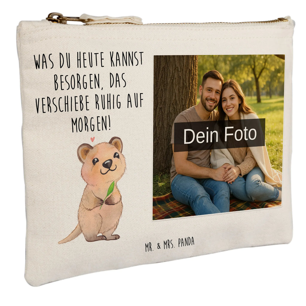 Personalisierte Foto Schminktasche Quokka Happy Schminktasche Mit Muster Und Foto, Schminktasche Mit Fächern Und Bild, Schminkbeutel Mit Fotodruck, Kosmetiktasche Organizer Mit Foto, Stiftetasche Mit Eigenem Foto, Schminktasche Mit Reißverschluss Und Foto, Schminktasche Klein Mit Foto, Stifteaufbewahrung Mit Bild, Schminktasche Blumen Mit Foto, Kulturbeutel Damen Mit Foto, Schminktasche Mit Wunschfoto, Schminktasche Mit Foto, Schminktasche Reise Mit Foto, Aufbewahrung Für Schminke Mit Foto, Kosmetiktasche Zum Mitnehmen Mit Bild, Schminktasche Stoff Mit Eigenem Foto, Schminktasche Groß Mit Bild, Schminktasche Leder Mit Fotodruck, Kosmetiktasche Mit Foto, Kosmetiktasche Damen Mit Bild, Personalisierte Schminktasche Mit Foto, Reise-Kosmetiktasche Mit Eigenem Motiv, Schminktasche Für Teenager Mit Bild, Schminktasche Zum Aufhängen Mit Bild, Schminktäschchen Mit Bild, Make-Up Tasche Mit Foto, Schminktasche Für Unterwegs Mit Foto, Schminktasche Tiermotiv Mit Eigenem Bild, Schminktasche Nachhaltig Mit Bild, Kosmetiktasche Für Handtasche Mit Foto, Schminktasche Geschenk Mit Foto, Schminktasche Mit Eigenem Bild, Schminktasche Für Mädchen Mit Foto, Tiermotive, Gute Laune, lustige Sprüche, Tiere, Niedliches Tier, Verschieben, Aufschieberitis, Lustiger Spruch, Quokka, Dinge erledigen