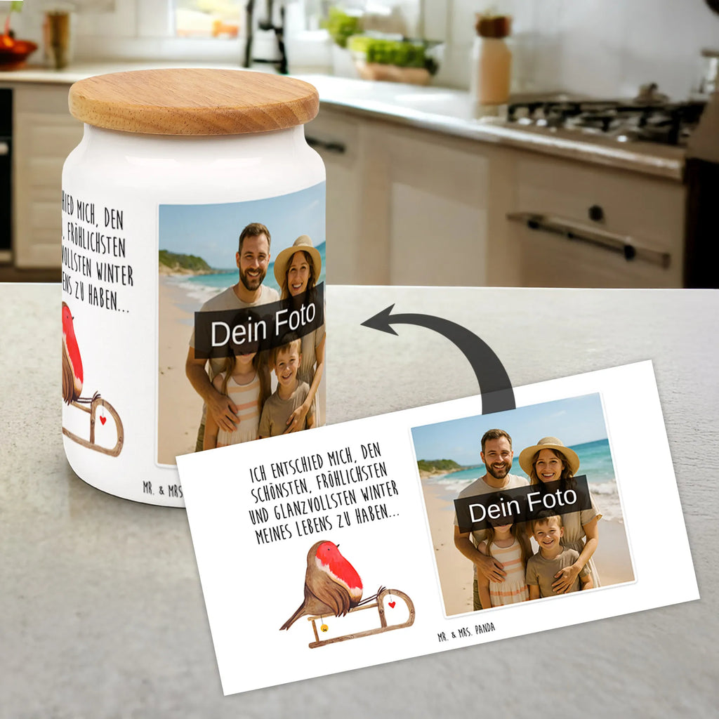 Personalisierte Foto Vorratsdose Rotkehlchen Schlitten Vorratsdose Mit Eigenem Motiv, Vorratsdose Mit Eigenem Foto, Vorratsdose Mit Haustierfoto, Vorratsdose Personalisiert Mit Foto, Werbeschenk mit Bild, Foto Vorratsdose, Personalisierte Vorratsdose Mit Bild, Vorratsdose Mit Kinderfoto, Vorratsbehälter Mit Foto, Vorratsdose Als Geschenk Mit Foto, Frischhaltedose Mit Eigenem Foto, Vorratsdose Bedrucken Lassen, Werbeschenk mit Logo, Vorratsdose Mit Wunschfoto, Vorratsdose Mit Familienfoto, Vorratsdose Mit Bild Und Namen, Vorratsdose Mit Bild, Aufbewahrungsdose Mit Bild, Vorratsdose Mit Fotodruck, Vorratsglas Mit Foto, Aufbewahrungsdose Mit Foto, Küchenbox Mit Bild, Vorratsdose Selbst Gestalten Mit Foto, Vorratsdose Mit Foto, Vorratsdose Mit Foto Und Text, Individuelle Vorratsdose Mit Bild, Winter, Weihnachten, Weihnachtsdeko, Nikolaus, Advent, Heiligabend, Wintermotiv, Schlitten, Vogel