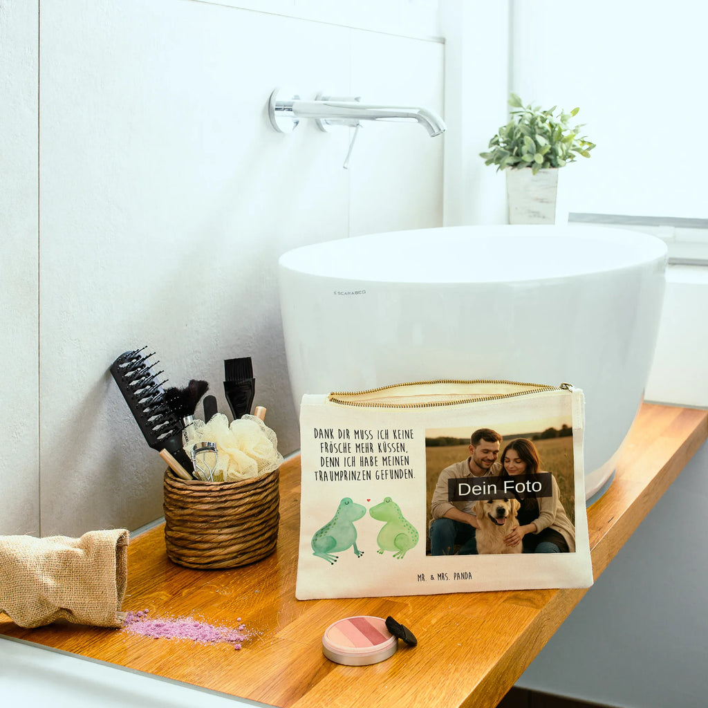 Personalisierte Foto Schminktasche Frosch Liebe Schminktasche Mit Reißverschluss Und Foto, Schminktasche Mit Fächern Und Bild, Schminktasche Nachhaltig Mit Bild, Kosmetiktasche Für Handtasche Mit Foto, Kosmetiktasche Damen Mit Bild, Schminktasche Für Unterwegs Mit Foto, Schminktasche Für Teenager Mit Bild, Schminktasche Mit Wunschfoto, Aufbewahrung Für Schminke Mit Foto, Stifteaufbewahrung Mit Bild, Schminktasche Reise Mit Foto, Schminktasche Mit Eigenem Bild, Stiftetasche Mit Eigenem Foto, Schminktasche Stoff Mit Eigenem Foto, Schminkbeutel Mit Fotodruck, Schminktasche Groß Mit Bild, Kosmetiktasche Mit Foto, Reise-Kosmetiktasche Mit Eigenem Motiv, Schminktasche Mit Foto, Schminktasche Klein Mit Foto, Schminktasche Blumen Mit Foto, Schminktasche Zum Aufhängen Mit Bild, Schminktasche Geschenk Mit Foto, Schminktasche Für Mädchen Mit Foto, Make-Up Tasche Mit Foto, Kosmetiktasche Zum Mitnehmen Mit Bild, Personalisierte Schminktasche Mit Foto, Schminktäschchen Mit Bild, Schminktasche Tiermotiv Mit Eigenem Bild, Schminktasche Leder Mit Fotodruck, Kosmetiktasche Organizer Mit Foto, Kulturbeutel Damen Mit Foto, Schminktasche Mit Muster Und Foto, Liebe, Partner, Freund, Freundin, Ehemann, Ehefrau, Heiraten, Verlobung, Heiratsantrag, Liebesgeschenk, Jahrestag, Hocheitstag, Verliebt, Verheiratet, Fröschchen, Geschenk Freundin, Geschenk Freund, Froschkönig, Frosch, Frösche, Verlobt, Liebesbeweis, Geschenk Hochzeit, Hochzeitstag