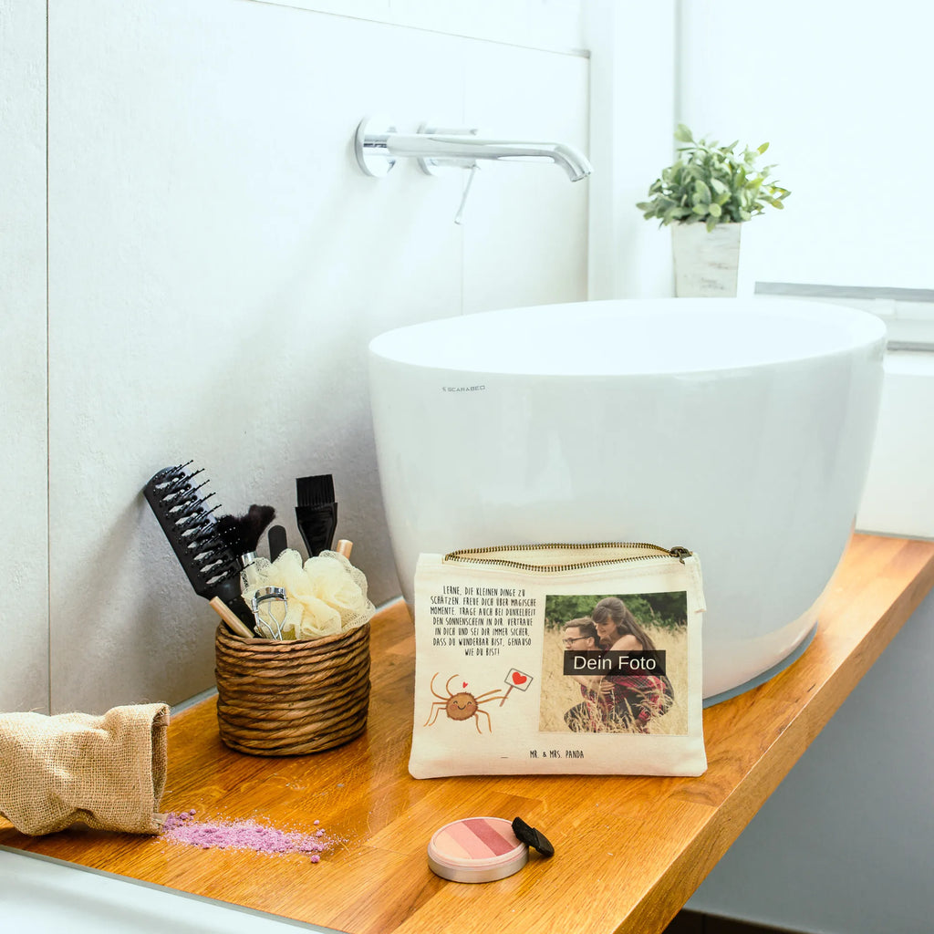 Personalisierte Foto Schminktasche Spinne Agathe Motivation Schminktasche Mit Eigenem Bild, Kosmetiktasche Zum Mitnehmen Mit Bild, Stiftetasche Mit Eigenem Foto, Schminktasche Mit Fächern Und Bild, Schminktasche Für Mädchen Mit Foto, Schminktasche Stoff Mit Eigenem Foto, Kosmetiktasche Damen Mit Bild, Schminktasche Geschenk Mit Foto, Schminktäschchen Mit Bild, Schminktasche Mit Wunschfoto, Schminktasche Blumen Mit Foto, Make-Up Tasche Mit Foto, Stifteaufbewahrung Mit Bild, Schminktasche Klein Mit Foto, Schminktasche Leder Mit Fotodruck, Schminktasche Nachhaltig Mit Bild, Kosmetiktasche Organizer Mit Foto, Schminktasche Reise Mit Foto, Kosmetiktasche Für Handtasche Mit Foto, Schminktasche Mit Muster Und Foto, Schminktasche Mit Reißverschluss Und Foto, Kosmetiktasche Mit Foto, Schminktasche Groß Mit Bild, Schminktasche Für Unterwegs Mit Foto, Schminktasche Tiermotiv Mit Eigenem Bild, Kulturbeutel Damen Mit Foto, Reise-Kosmetiktasche Mit Eigenem Motiv, Schminkbeutel Mit Fotodruck, Schminktasche Zum Aufhängen Mit Bild, Schminktasche Für Teenager Mit Bild, Aufbewahrung Für Schminke Mit Foto, Personalisierte Schminktasche Mit Foto, Schminktasche Mit Foto, Spinne Agathe, Spinne, Agathe, Videos, Merchandise, Vertrauen, Glück, Liebe, Dankeschön, Motivation