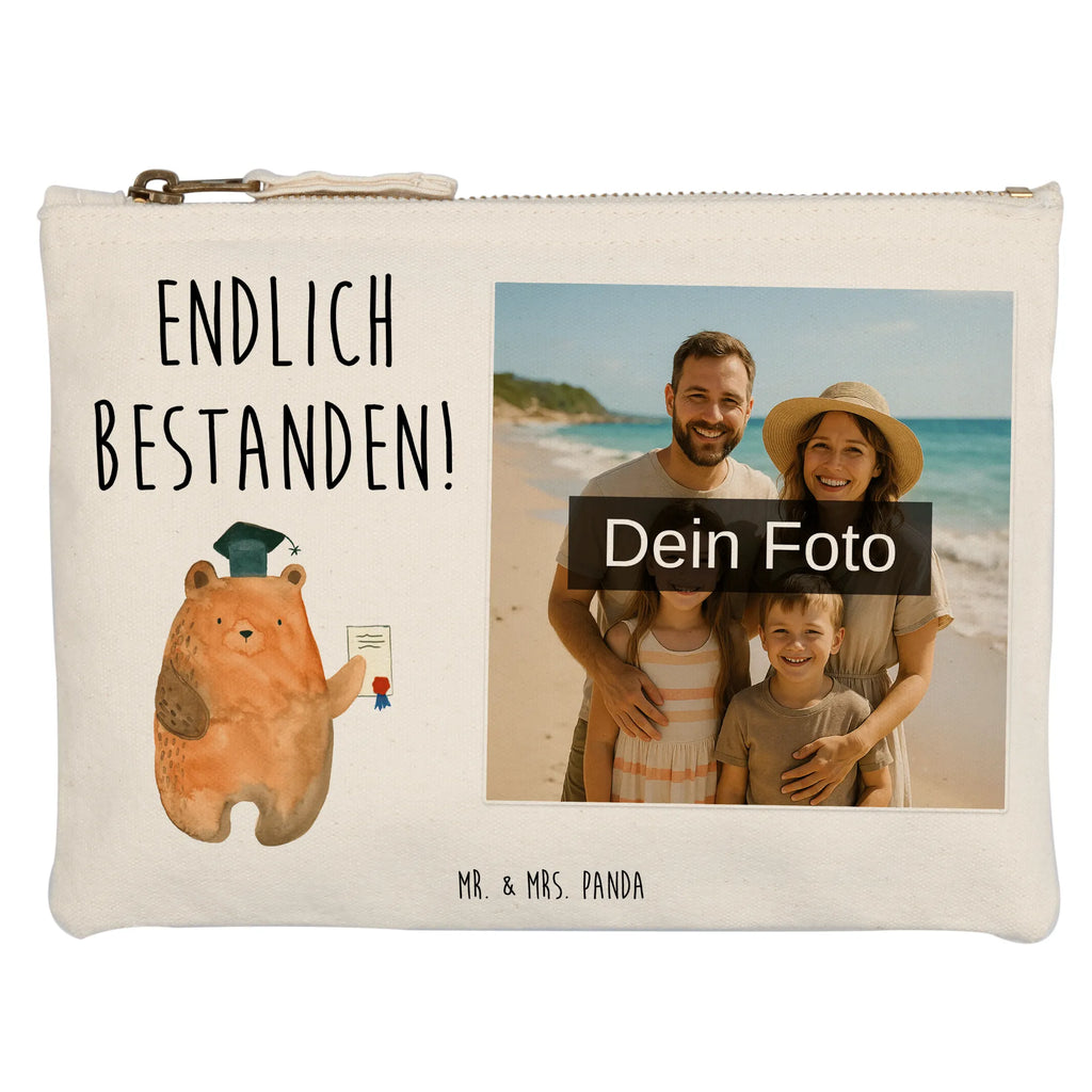 Personalisierte Foto Schminktasche Bär Prüfung Schminktasche Für Unterwegs Mit Foto, Schminktäschchen Mit Bild, Schminktasche Mit Muster Und Foto, Schminktasche Mit Reißverschluss Und Foto, Schminktasche Reise Mit Foto, Schminktasche Tiermotiv Mit Eigenem Bild, Schminktasche Stoff Mit Eigenem Foto, Reise-Kosmetiktasche Mit Eigenem Motiv, Kosmetiktasche Für Handtasche Mit Foto, Kulturbeutel Damen Mit Foto, Schminktasche Mit Eigenem Bild, Schminktasche Mit Wunschfoto, Schminktasche Für Mädchen Mit Foto, Kosmetiktasche Damen Mit Bild, Kosmetiktasche Zum Mitnehmen Mit Bild, Schminktasche Zum Aufhängen Mit Bild, Schminktasche Nachhaltig Mit Bild, Schminktasche Klein Mit Foto, Schminktasche Groß Mit Bild, Schminktasche Mit Foto, Schminktasche Mit Fächern Und Bild, Personalisierte Schminktasche Mit Foto, Aufbewahrung Für Schminke Mit Foto, Schminktasche Für Teenager Mit Bild, Stifteaufbewahrung Mit Bild, Schminktasche Blumen Mit Foto, Kosmetiktasche Mit Foto, Kosmetiktasche Organizer Mit Foto, Schminktasche Leder Mit Fotodruck, Make-Up Tasche Mit Foto, Schminktasche Geschenk Mit Foto, Stiftetasche Mit Eigenem Foto, Schminkbeutel Mit Fotodruck, Bär, Teddy, Teddybär, Prüfung bestanden, Zeugnis, Abitur, Abschluss, Abschlusszeugnis, Prüfungen