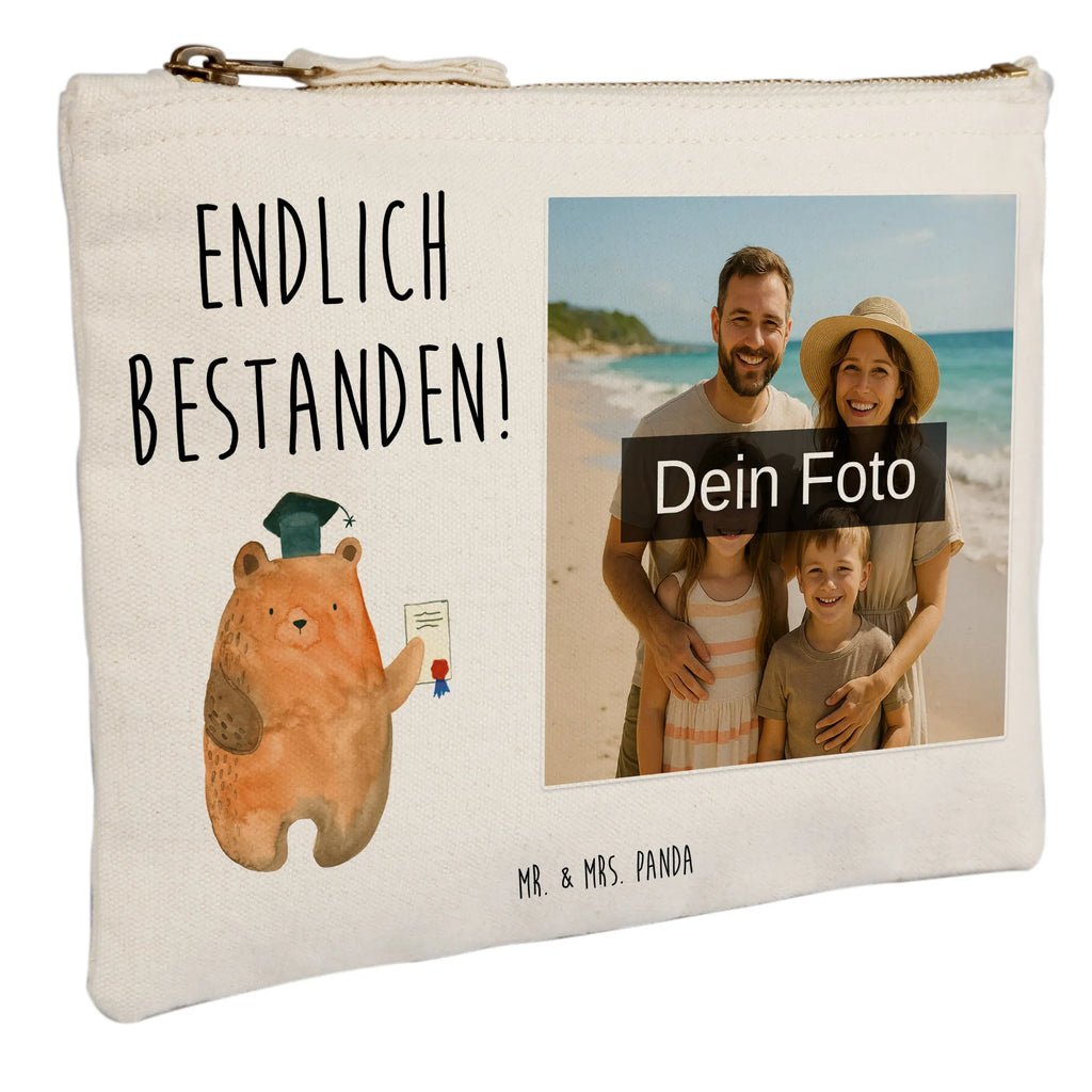 Personalisierte Foto Schminktasche Bär Prüfung Schminktasche Für Unterwegs Mit Foto, Schminktäschchen Mit Bild, Schminktasche Mit Muster Und Foto, Schminktasche Mit Reißverschluss Und Foto, Schminktasche Reise Mit Foto, Schminktasche Tiermotiv Mit Eigenem Bild, Schminktasche Stoff Mit Eigenem Foto, Reise-Kosmetiktasche Mit Eigenem Motiv, Kosmetiktasche Für Handtasche Mit Foto, Kulturbeutel Damen Mit Foto, Schminktasche Mit Eigenem Bild, Schminktasche Mit Wunschfoto, Schminktasche Für Mädchen Mit Foto, Kosmetiktasche Damen Mit Bild, Kosmetiktasche Zum Mitnehmen Mit Bild, Schminktasche Zum Aufhängen Mit Bild, Schminktasche Nachhaltig Mit Bild, Schminktasche Klein Mit Foto, Schminktasche Groß Mit Bild, Schminktasche Mit Foto, Schminktasche Mit Fächern Und Bild, Personalisierte Schminktasche Mit Foto, Aufbewahrung Für Schminke Mit Foto, Schminktasche Für Teenager Mit Bild, Stifteaufbewahrung Mit Bild, Schminktasche Blumen Mit Foto, Kosmetiktasche Mit Foto, Kosmetiktasche Organizer Mit Foto, Schminktasche Leder Mit Fotodruck, Make-Up Tasche Mit Foto, Schminktasche Geschenk Mit Foto, Stiftetasche Mit Eigenem Foto, Schminkbeutel Mit Fotodruck, Bär, Teddy, Teddybär, Prüfung bestanden, Zeugnis, Abitur, Abschluss, Abschlusszeugnis, Prüfungen