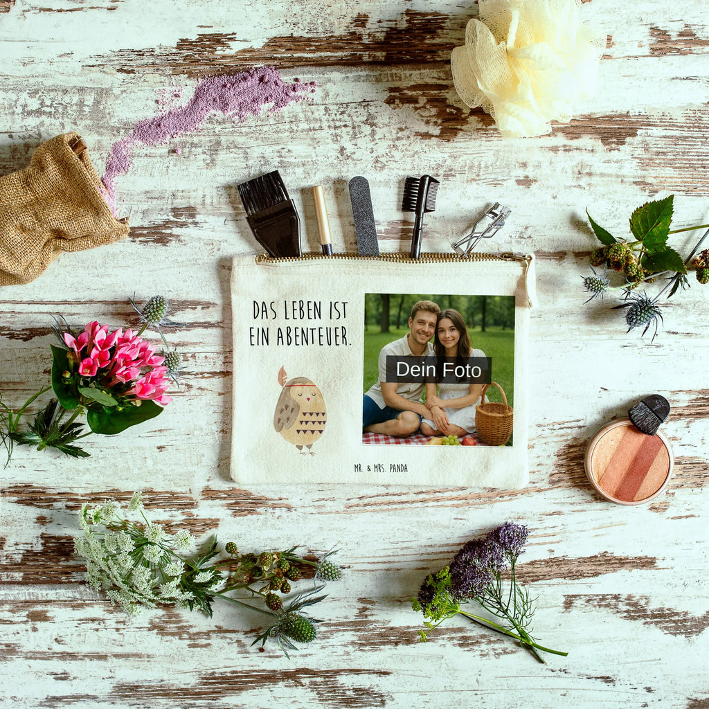 Personalisierte Foto Schminktasche Eule Federschmuck Schminktäschchen Mit Bild, Schminktasche Zum Aufhängen Mit Bild, Personalisierte Schminktasche Mit Foto, Kosmetiktasche Mit Foto, Schminktasche Groß Mit Bild, Schminktasche Stoff Mit Eigenem Foto, Reise-Kosmetiktasche Mit Eigenem Motiv, Schminktasche Geschenk Mit Foto, Schminktasche Für Mädchen Mit Foto, Schminktasche Leder Mit Fotodruck, Stiftetasche Mit Eigenem Foto, Kulturbeutel Damen Mit Foto, Schminktasche Mit Muster Und Foto, Kosmetiktasche Zum Mitnehmen Mit Bild, Schminktasche Klein Mit Foto, Kosmetiktasche Organizer Mit Foto, Schminktasche Für Teenager Mit Bild, Make-Up Tasche Mit Foto, Schminktasche Mit Reißverschluss Und Foto, Aufbewahrung Für Schminke Mit Foto, Schminktasche Nachhaltig Mit Bild, Schminktasche Mit Fächern Und Bild, Schminkbeutel Mit Fotodruck, Kosmetiktasche Für Handtasche Mit Foto, Stifteaufbewahrung Mit Bild, Schminktasche Blumen Mit Foto, Schminktasche Tiermotiv Mit Eigenem Bild, Schminktasche Mit Wunschfoto, Kosmetiktasche Damen Mit Bild, Schminktasche Für Unterwegs Mit Foto, Schminktasche Mit Eigenem Bild, Schminktasche Mit Foto, Schminktasche Reise Mit Foto, Eule, Dekoration, Reisespruch, Das Leben ist ein Abenteuer, Eule Deko, Federschmuck, Owl