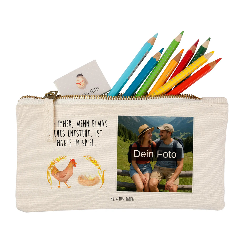 Personalisierte Foto Schminktasche Huhn Stolz Schminktasche Zum Aufhängen Mit Bild, Schminktasche Leder Mit Fotodruck, Aufbewahrung Für Schminke Mit Foto, Schminktasche Für Mädchen Mit Foto, Kosmetiktasche Damen Mit Bild, Schminktasche Mit Wunschfoto, Stiftetasche Mit Eigenem Foto, Schminktasche Mit Reißverschluss Und Foto, Schminktasche Stoff Mit Eigenem Foto, Schminktasche Blumen Mit Foto, Schminktasche Nachhaltig Mit Bild, Schminktasche Mit Foto, Schminktasche Groß Mit Bild, Reise-Kosmetiktasche Mit Eigenem Motiv, Schminktasche Klein Mit Foto, Make-Up Tasche Mit Foto, Schminktasche Reise Mit Foto, Schminktasche Mit Muster Und Foto, Schminkbeutel Mit Fotodruck, Kosmetiktasche Organizer Mit Foto, Kosmetiktasche Für Handtasche Mit Foto, Schminktäschchen Mit Bild, Kosmetiktasche Zum Mitnehmen Mit Bild, Schminktasche Geschenk Mit Foto, Kulturbeutel Damen Mit Foto, Schminktasche Mit Eigenem Bild, Schminktasche Für Teenager Mit Bild, Stifteaufbewahrung Mit Bild, Kosmetiktasche Mit Foto, Personalisierte Schminktasche Mit Foto, Schminktasche Mit Fächern Und Bild, Schminktasche Für Unterwegs Mit Foto, Schminktasche Tiermotiv Mit Eigenem Bild, Bauernhof, Hoftiere, Landwirt, Landwirtin, Hühner, Spruch, Landleben, Motivation, Magie, Schwangerschaft, Eier, Henne, Hahn, Hof, Geburt