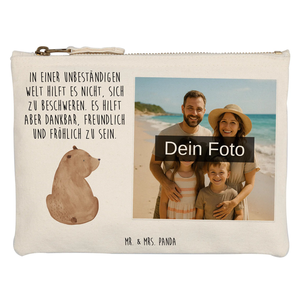 Personalisierte Foto Schminktasche Bär Schulterblick Kosmetiktasche Organizer Mit Foto, Schminktasche Geschenk Mit Foto, Stifteaufbewahrung Mit Bild, Schminktasche Für Unterwegs Mit Foto, Schminktasche Mit Wunschfoto, Schminktasche Mit Foto, Reise-Kosmetiktasche Mit Eigenem Motiv, Kosmetiktasche Für Handtasche Mit Foto, Schminktasche Tiermotiv Mit Eigenem Bild, Schminktäschchen Mit Bild, Schminktasche Stoff Mit Eigenem Foto, Make-Up Tasche Mit Foto, Schminktasche Mit Fächern Und Bild, Kosmetiktasche Mit Foto, Schminktasche Blumen Mit Foto, Schminktasche Reise Mit Foto, Schminktasche Mit Eigenem Bild, Schminktasche Mit Muster Und Foto, Schminkbeutel Mit Fotodruck, Schminktasche Klein Mit Foto, Schminktasche Zum Aufhängen Mit Bild, Schminktasche Leder Mit Fotodruck, Kosmetiktasche Damen Mit Bild, Schminktasche Für Teenager Mit Bild, Schminktasche Groß Mit Bild, Kosmetiktasche Zum Mitnehmen Mit Bild, Kulturbeutel Damen Mit Foto, Schminktasche Mit Reißverschluss Und Foto, Personalisierte Schminktasche Mit Foto, Stiftetasche Mit Eigenem Foto, Schminktasche Nachhaltig Mit Bild, Aufbewahrung Für Schminke Mit Foto, Schminktasche Für Mädchen Mit Foto, Bär, Teddy, Teddybär, Weltansicht, Selbstachtung, Bären, Motivation, Bärenliebe, Weisheit