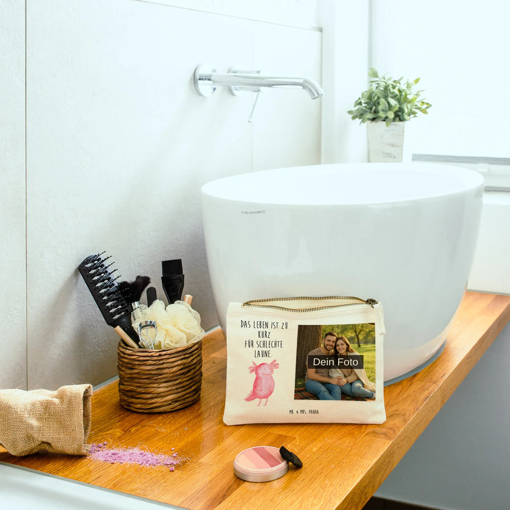 Personalisierte Foto Schminktasche Axolotl Glücklich Schminktasche Reise Mit Foto, Schminktasche Zum Aufhängen Mit Bild, Kosmetiktasche Für Handtasche Mit Foto, Schminktasche Mit Eigenem Bild, Reise-Kosmetiktasche Mit Eigenem Motiv, Schminktasche Für Unterwegs Mit Foto, Kosmetiktasche Mit Foto, Kosmetiktasche Damen Mit Bild, Schminkbeutel Mit Fotodruck, Schminktasche Mit Wunschfoto, Schminktasche Leder Mit Fotodruck, Schminktasche Klein Mit Foto, Schminktäschchen Mit Bild, Personalisierte Schminktasche Mit Foto, Schminktasche Blumen Mit Foto, Kosmetiktasche Organizer Mit Foto, Schminktasche Mit Fächern Und Bild, Schminktasche Tiermotiv Mit Eigenem Bild, Schminktasche Mit Reißverschluss Und Foto, Schminktasche Für Mädchen Mit Foto, Stiftetasche Mit Eigenem Foto, Schminktasche Für Teenager Mit Bild, Schminktasche Mit Muster Und Foto, Schminktasche Nachhaltig Mit Bild, Stifteaufbewahrung Mit Bild, Kosmetiktasche Zum Mitnehmen Mit Bild, Make-Up Tasche Mit Foto, Kulturbeutel Damen Mit Foto, Schminktasche Geschenk Mit Foto, Schminktasche Groß Mit Bild, Schminktasche Mit Foto, Schminktasche Stoff Mit Eigenem Foto, Aufbewahrung Für Schminke Mit Foto, Axolotl, Molch, Motivation, Lurche, Schwanzlurch, Axolot, Lurch, gute Laune