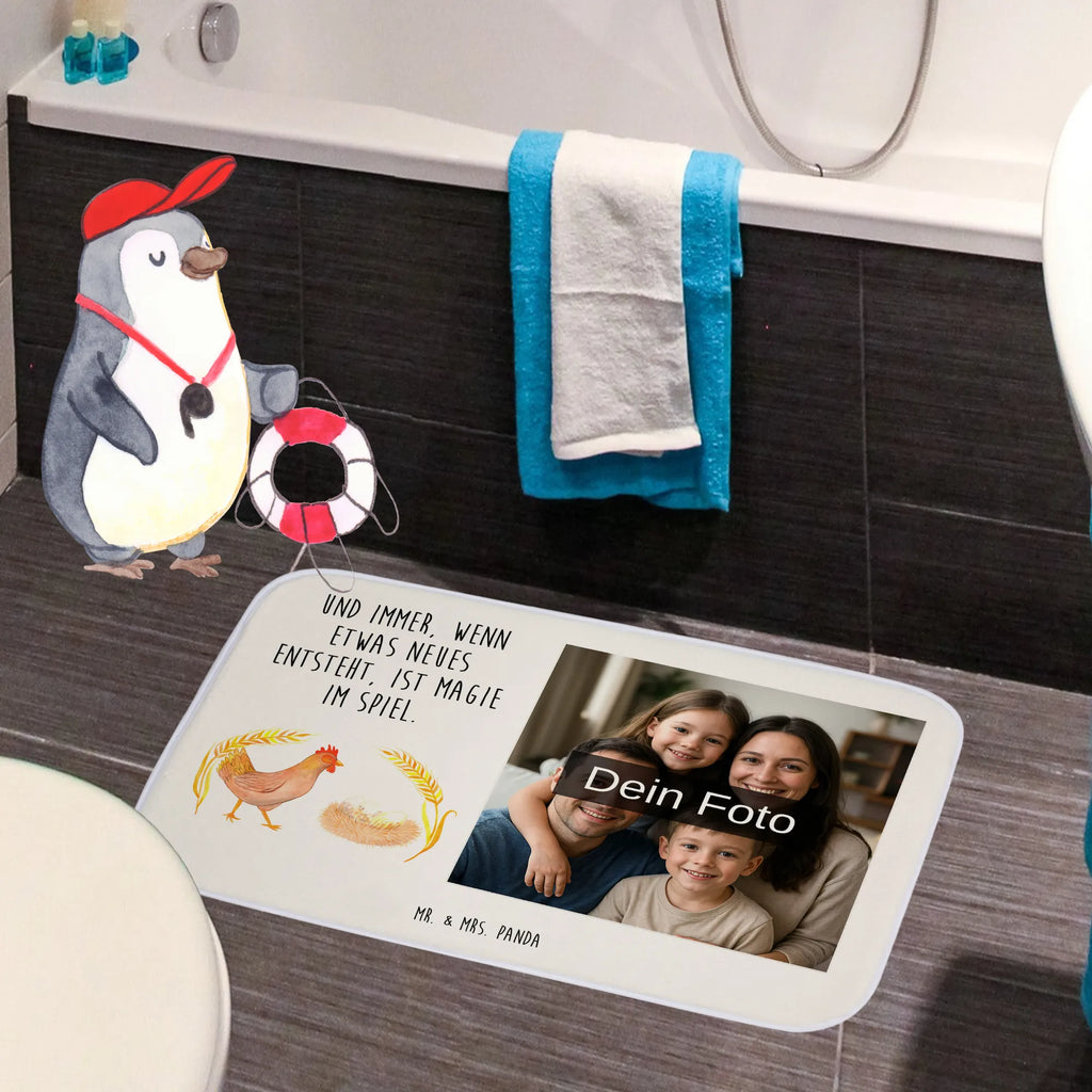 Personalisierte Foto Badematte Huhn Stolz Badvorleger Mit Eigenem Motiv, Werbegeschenk Mit Foto, Duschvorleger Mit Foto, Badteppich Mit Bild, Badvorleger Baumwolle Mit Bild, Saugfähiger Badvorleger Mit Foto, Badezimmerteppich Mit Foto, Weicher Badvorleger Mit Bild, Runder Badvorleger Mit Foto, Gemusterter Badvorleger Mit Bild, Rutschfester Badvorleger Mit Foto, Foto Badvorleger Für Dusche, Badvorleger Mit Foto, Moderner Badvorleger Mit Bild, Badvorleger Groß Mit Foto, Badvorleger Mit Fotodruck, Badgarnitur Mit Foto, Badematte selber gestalten, Weißer Badvorleger Mit Foto, Badvorleger Selbst Gestalten Mit Foto, Badematte mit Foto, Badematte Rutschfest Mit Foto, Firmengeschenk Mit Eigenem Logo, Badläufer Mit Bild, Schwarzer Badvorleger Mit Bild, Badvorleger Mit Eigenem Foto, Teppich Fürs Bad Mit Eigenem Bild, Badezimmer Matte Mit Foto, Badematten Set Mit Foto, Bad Fußmatte Mit Bild, Personaliserter Badvorleger Mit Foto, Rechteckiger Badvorleger Mit Bild, Badvorleger Für Badewanne Mit Bild, Waschbarer Badvorleger Mit Foto, Badematte Mit Foto, Badezimmermatte Mit Foto, Klassischer Badvorleger Mit Foto, Badvorleger Mit Bild, Badvorleger Klein Mit Bild, Vintage Badvorleger Mit Foto, Badvorleger Mit Wunschbild, Badmatte Waschbar Mit Foto, Design Badvorleger Mit Eigenem Foto, Werbegeschenk Mit Logo, Gäste-WC Badvorleger Mit Foto, Badvorleger Mikrofaser Mit Foto, Bauernhof, Hoftiere, Landwirt, Landwirtin, Schwangerschaft, Henne, Hühner, Hahn, Spruch, Eier, Geburt, Motivation, Magie, Landleben, Hof