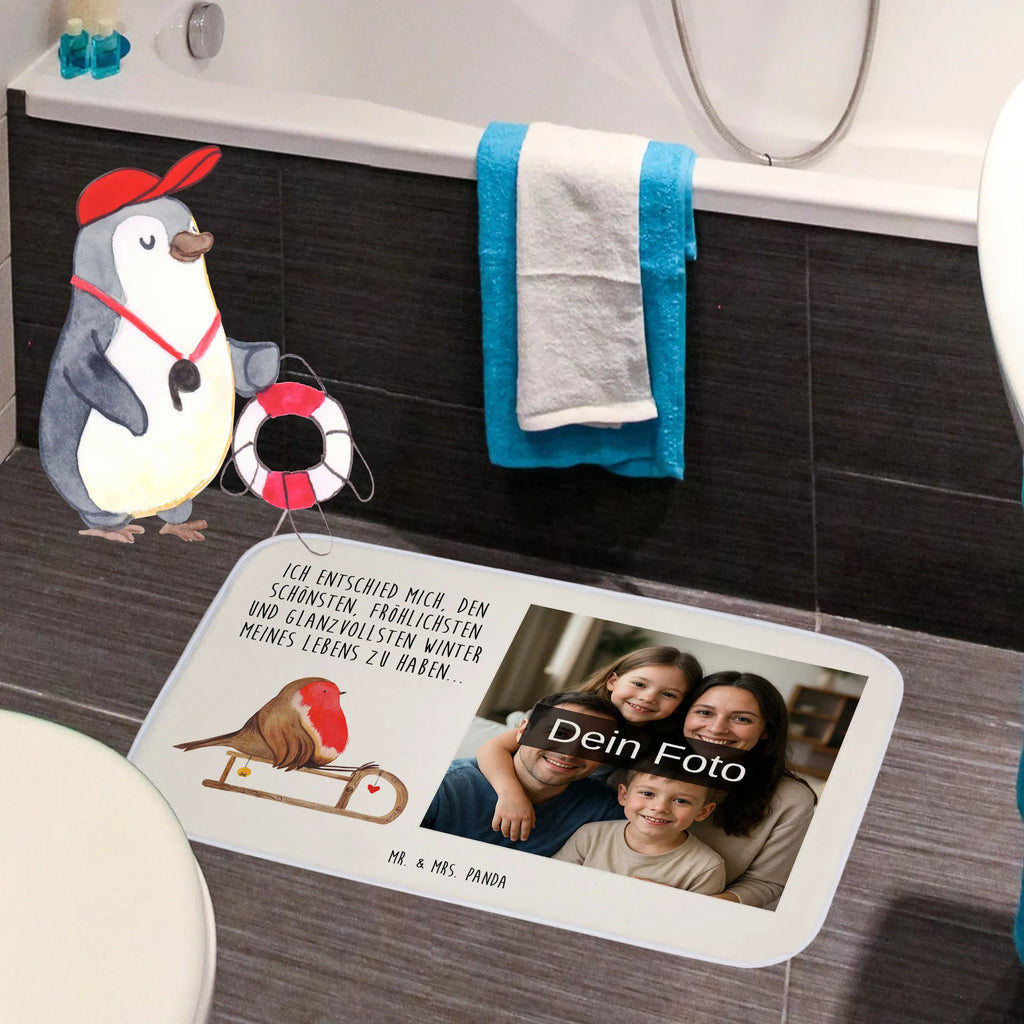 Personalisierte Foto Badematte Rotkehlchen Schlitten Badvorleger Baumwolle Mit Bild, Badvorleger Mit Eigenem Foto, Badteppich Mit Bild, Schwarzer Badvorleger Mit Bild, Badematte mit Foto, Badvorleger Mit Foto, Duschvorleger Mit Foto, Klassischer Badvorleger Mit Foto, Badematten Set Mit Foto, Badvorleger Mit Eigenem Motiv, Badezimmerteppich Mit Foto, Firmengeschenk Mit Eigenem Logo, Foto Badvorleger Für Dusche, Badvorleger Mit Wunschbild, Badvorleger Mit Fotodruck, Bad Fußmatte Mit Bild, Badematte selber gestalten, Werbegeschenk Mit Foto, Badvorleger Für Badewanne Mit Bild, Saugfähiger Badvorleger Mit Foto, Vintage Badvorleger Mit Foto, Badezimmermatte Mit Foto, Rutschfester Badvorleger Mit Foto, Badematte Rutschfest Mit Foto, Weißer Badvorleger Mit Foto, Badezimmer Matte Mit Foto, Badvorleger Mikrofaser Mit Foto, Badgarnitur Mit Foto, Badläufer Mit Bild, Badematte Mit Foto, Personaliserter Badvorleger Mit Foto, Gemusterter Badvorleger Mit Bild, Moderner Badvorleger Mit Bild, Design Badvorleger Mit Eigenem Foto, Waschbarer Badvorleger Mit Foto, Rechteckiger Badvorleger Mit Bild, Runder Badvorleger Mit Foto, Badvorleger Mit Bild, Badvorleger Klein Mit Bild, Weicher Badvorleger Mit Bild, Teppich Fürs Bad Mit Eigenem Bild, Werbegeschenk Mit Logo, Badvorleger Selbst Gestalten Mit Foto, Gäste-WC Badvorleger Mit Foto, Badmatte Waschbar Mit Foto, Badvorleger Groß Mit Foto, Winter, Weihnachten, Weihnachtsdeko, Nikolaus, Advent, Heiligabend, Wintermotiv, Vogel, Schlitten